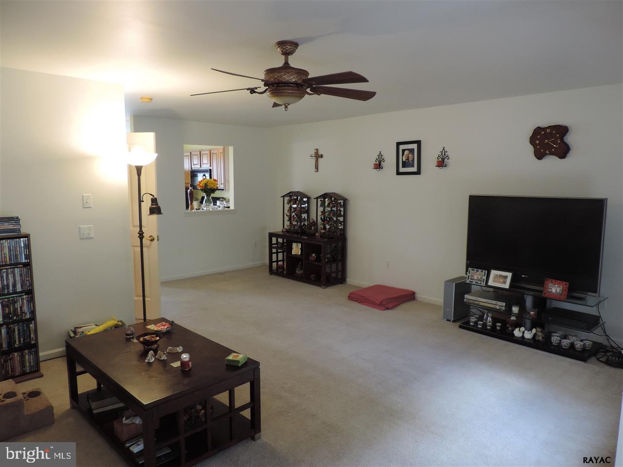 LOMBARD PINES - Residential