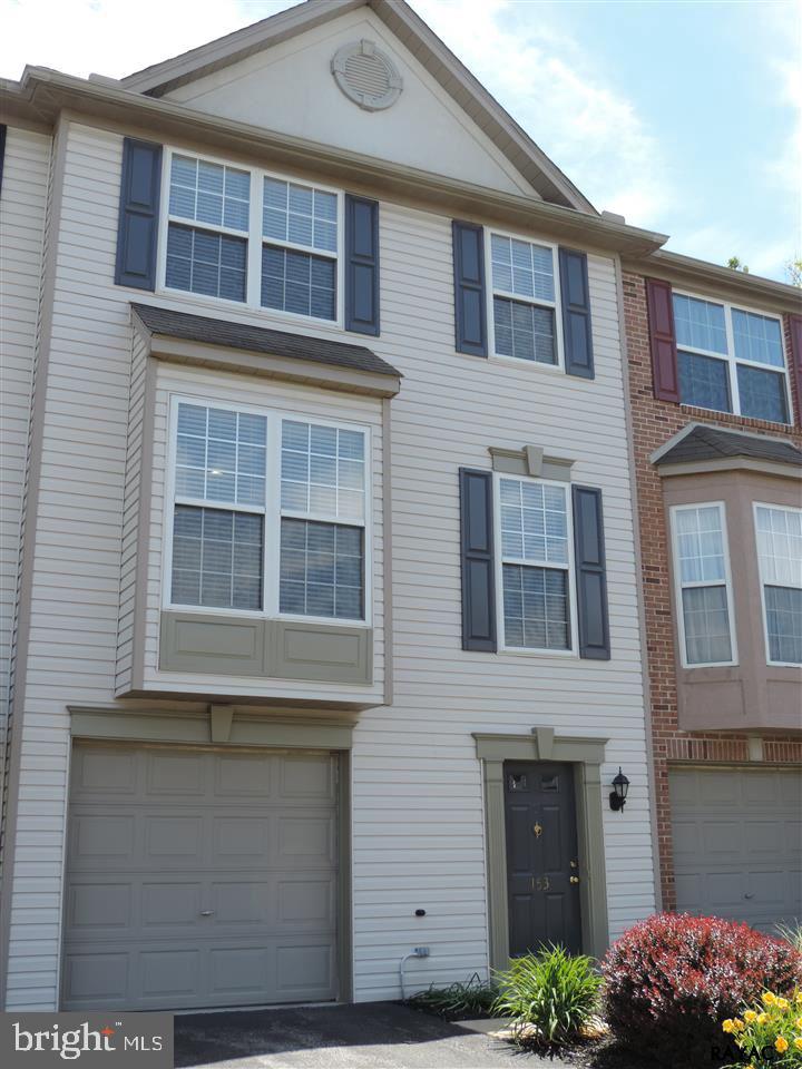 LOMBARD PINES - Residential