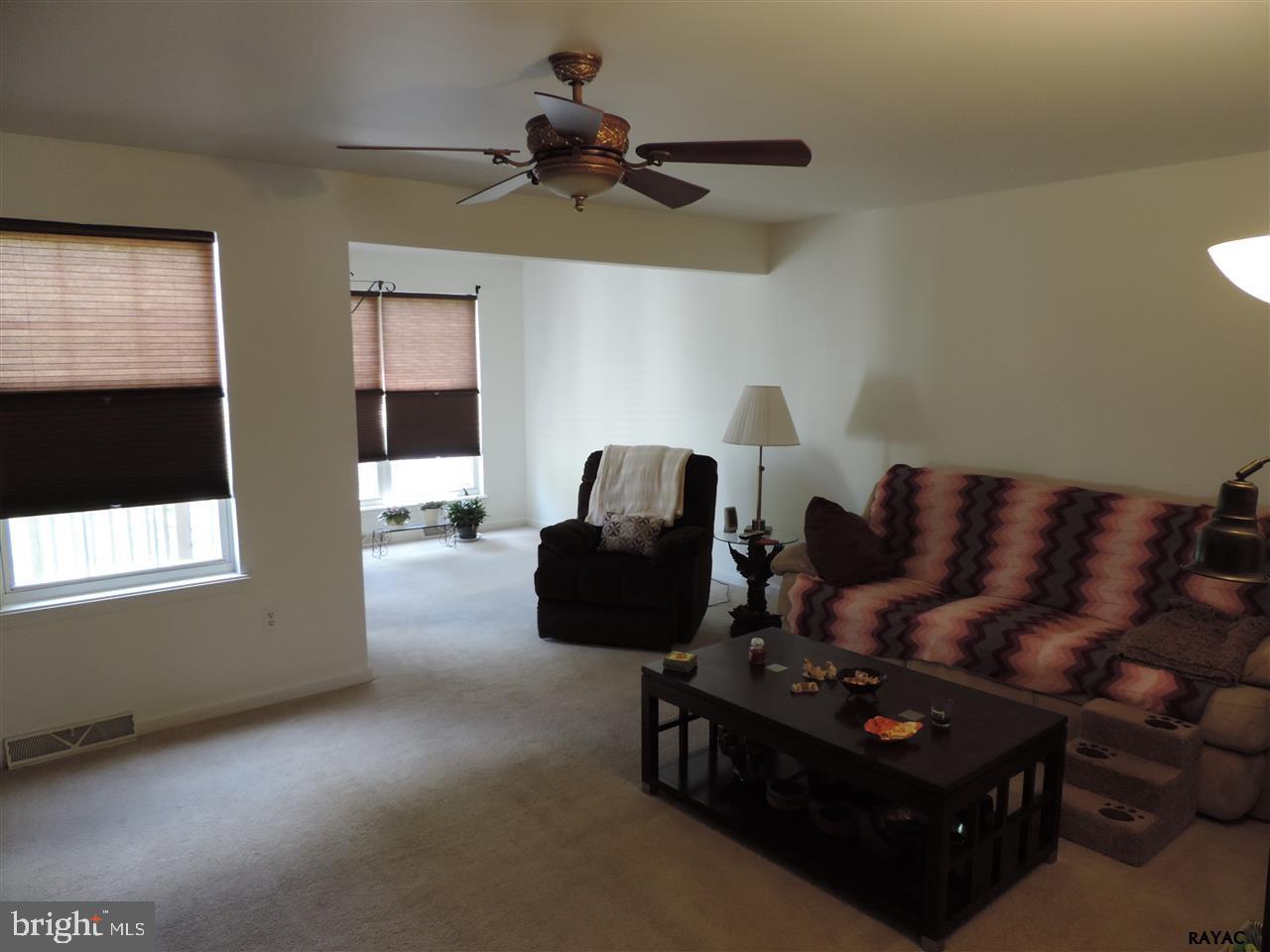 LOMBARD PINES - Residential