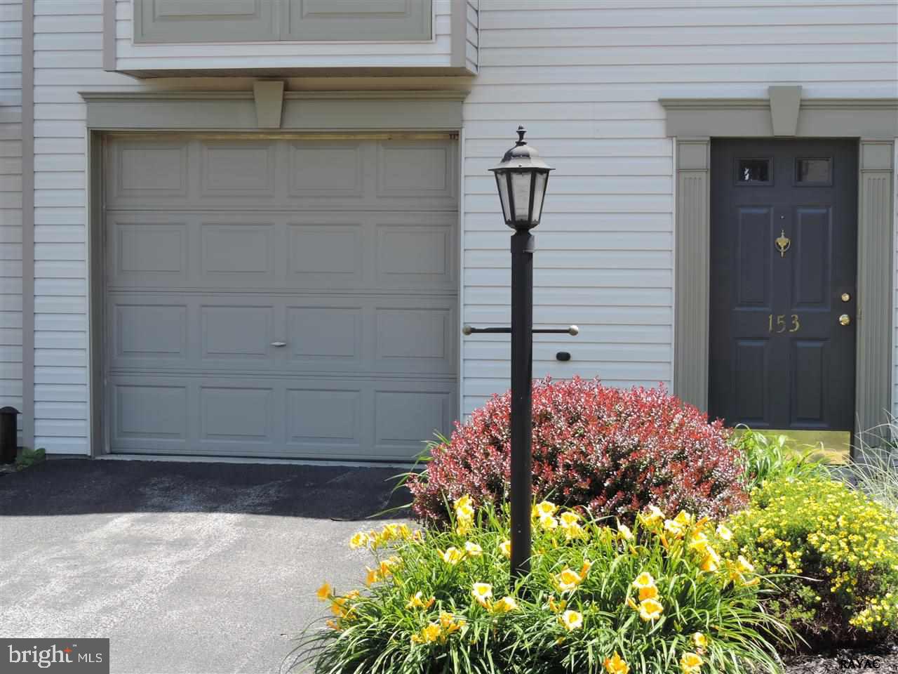 LOMBARD PINES - Residential