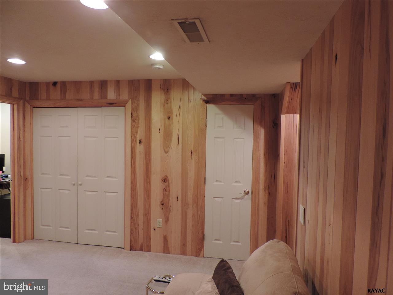 LOMBARD PINES - Residential