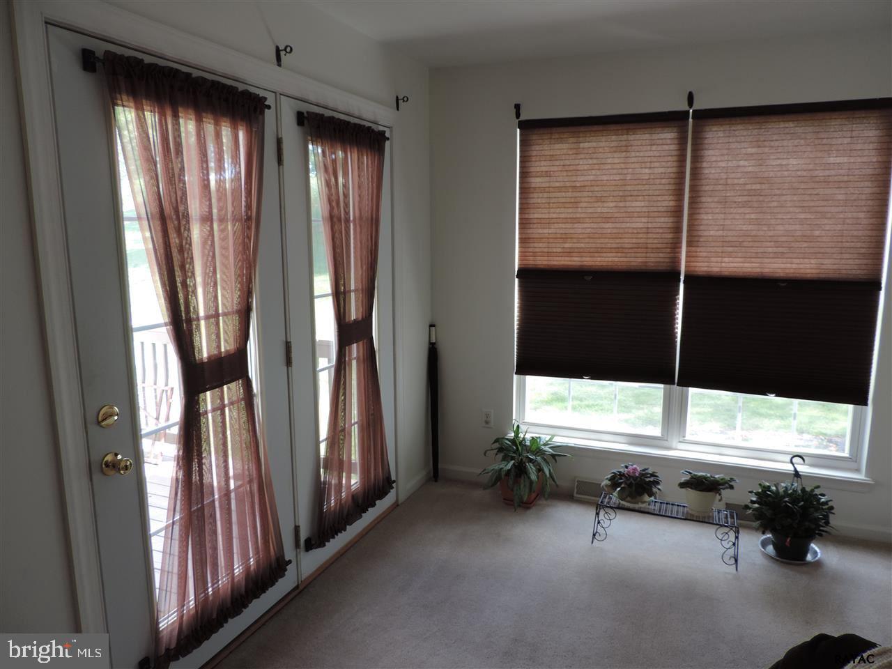 LOMBARD PINES - Residential
