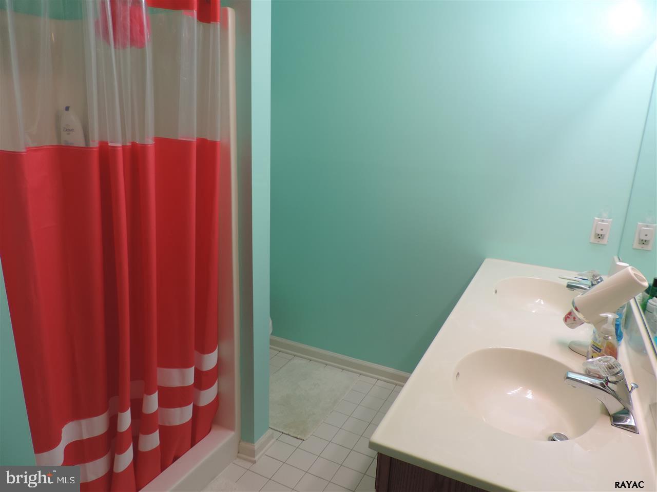 LOMBARD PINES - Residential