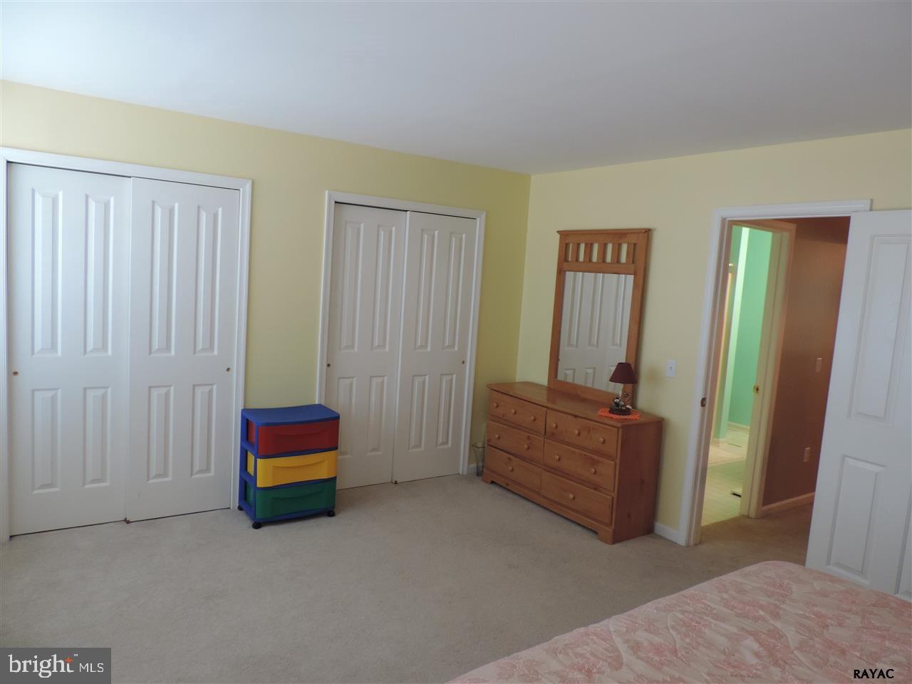 LOMBARD PINES - Residential