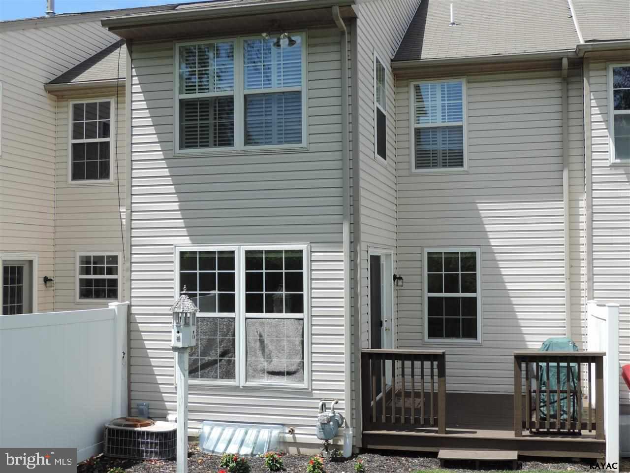 LOMBARD PINES - Residential