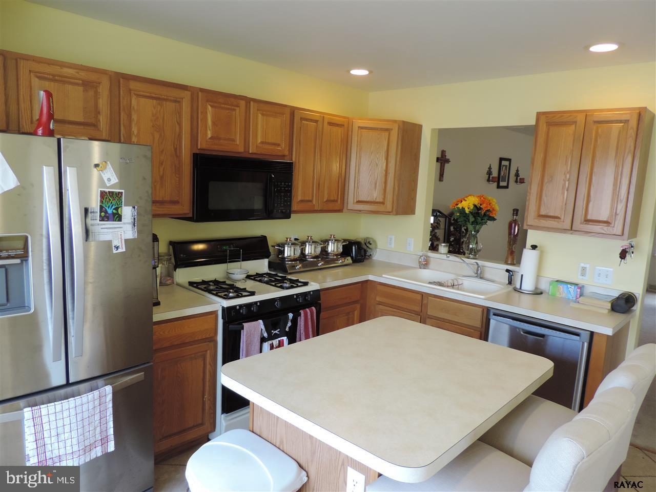 LOMBARD PINES - Residential