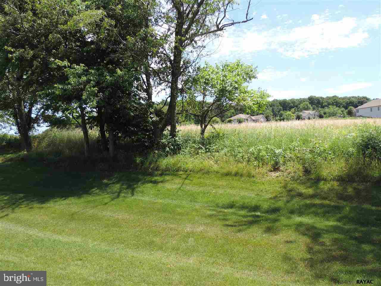 LOMBARD PINES - Residential