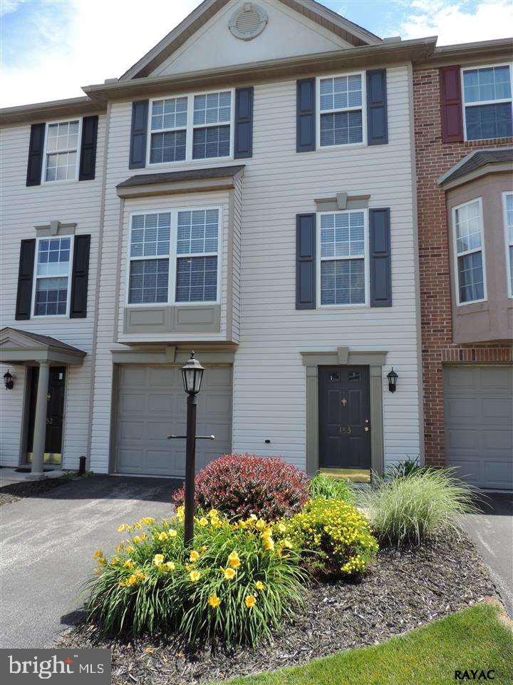 LOMBARD PINES - Residential