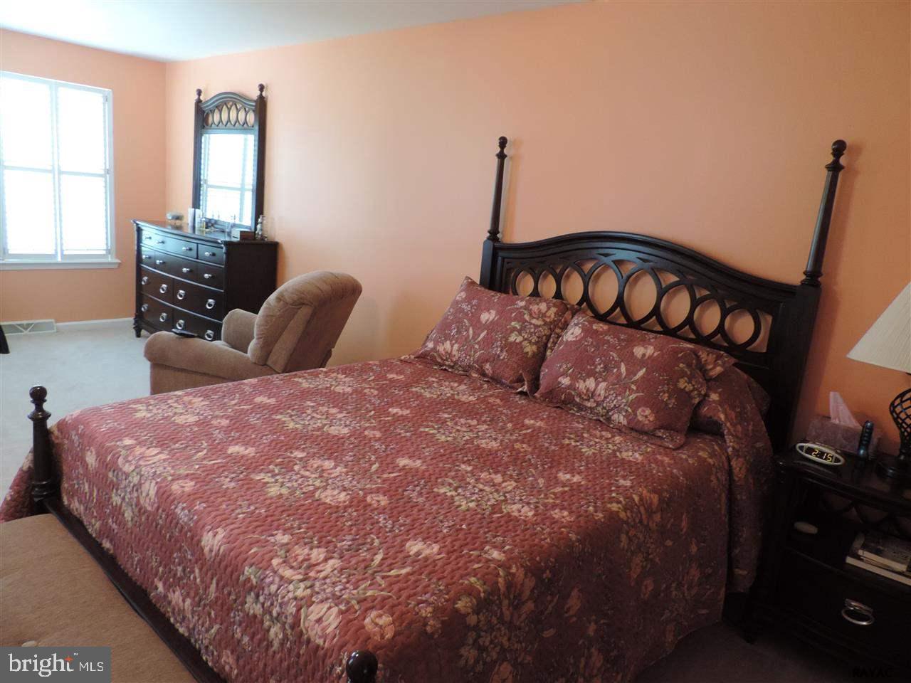 LOMBARD PINES - Residential