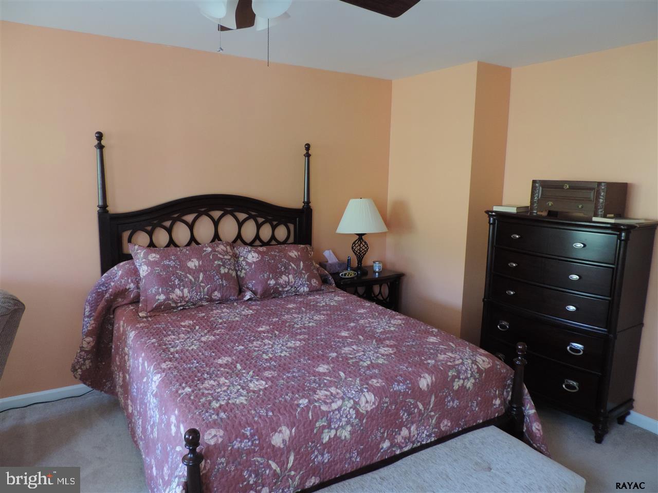 LOMBARD PINES - Residential