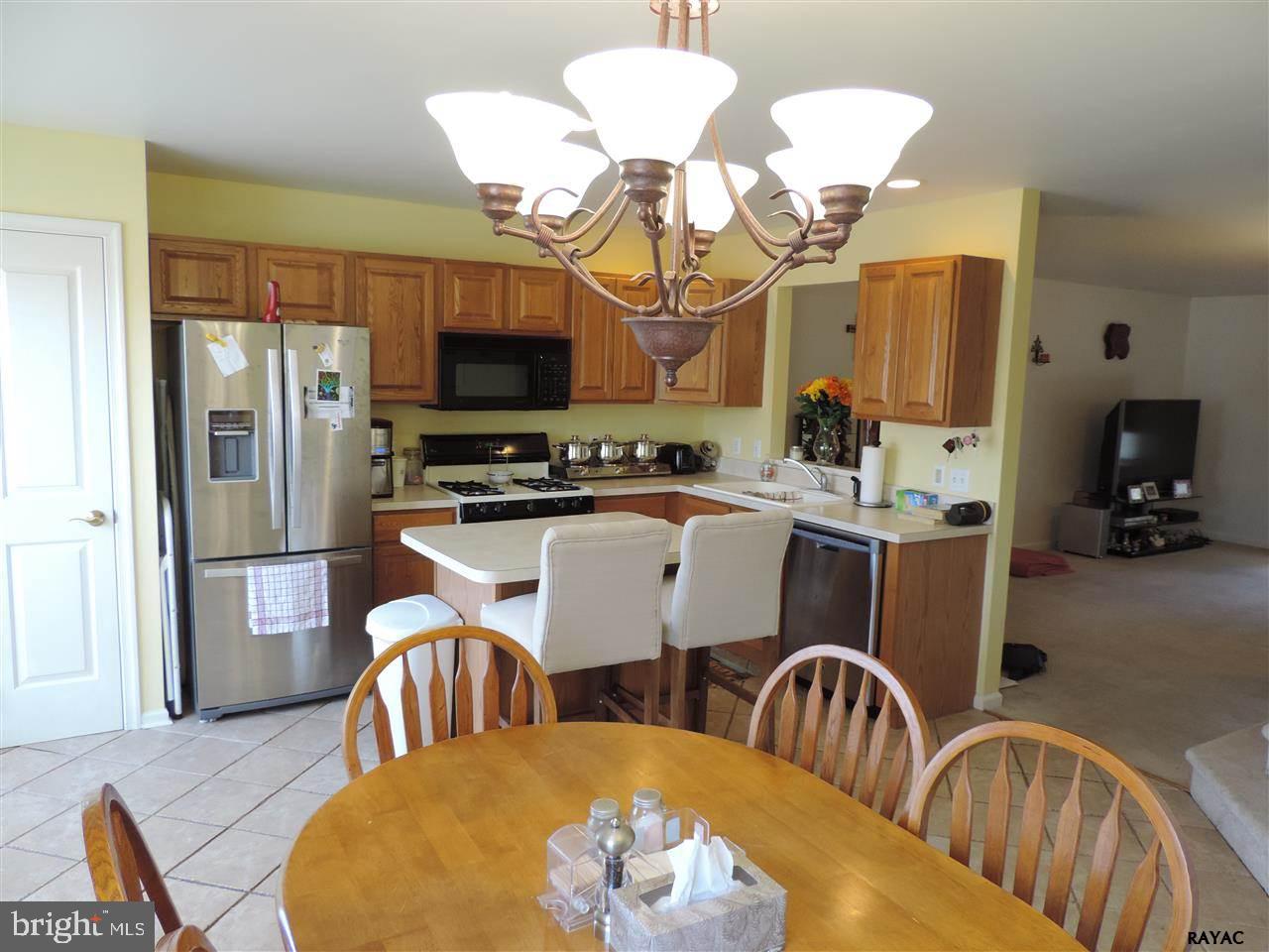 LOMBARD PINES - Residential