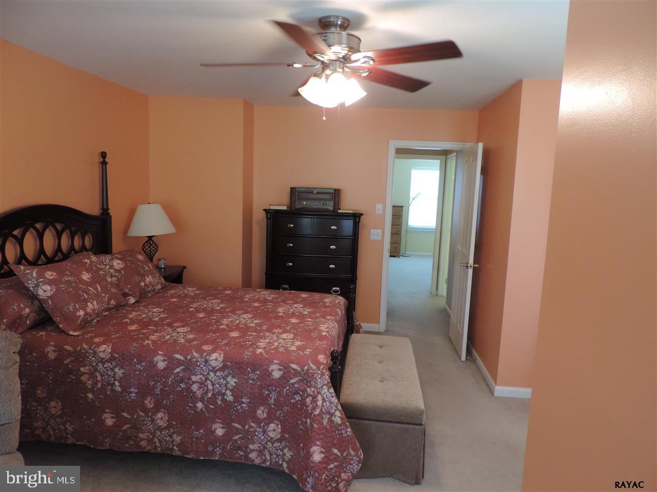 LOMBARD PINES - Residential