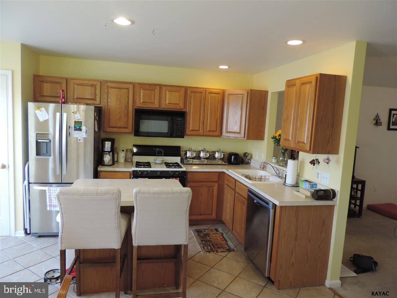 LOMBARD PINES - Residential