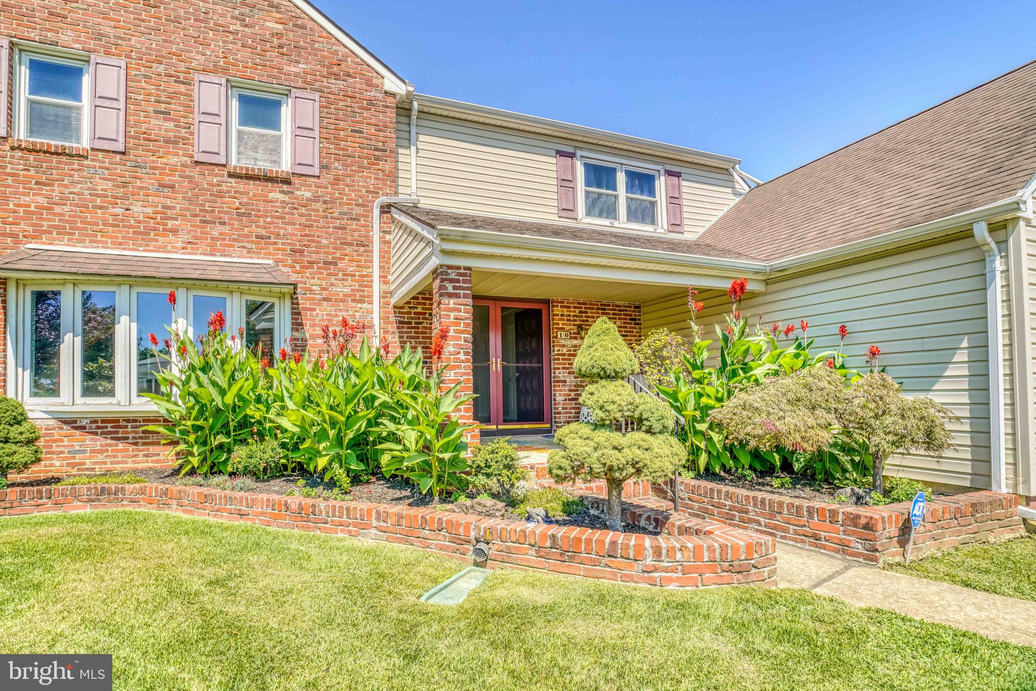 10 LAKEVIEW DRIVE