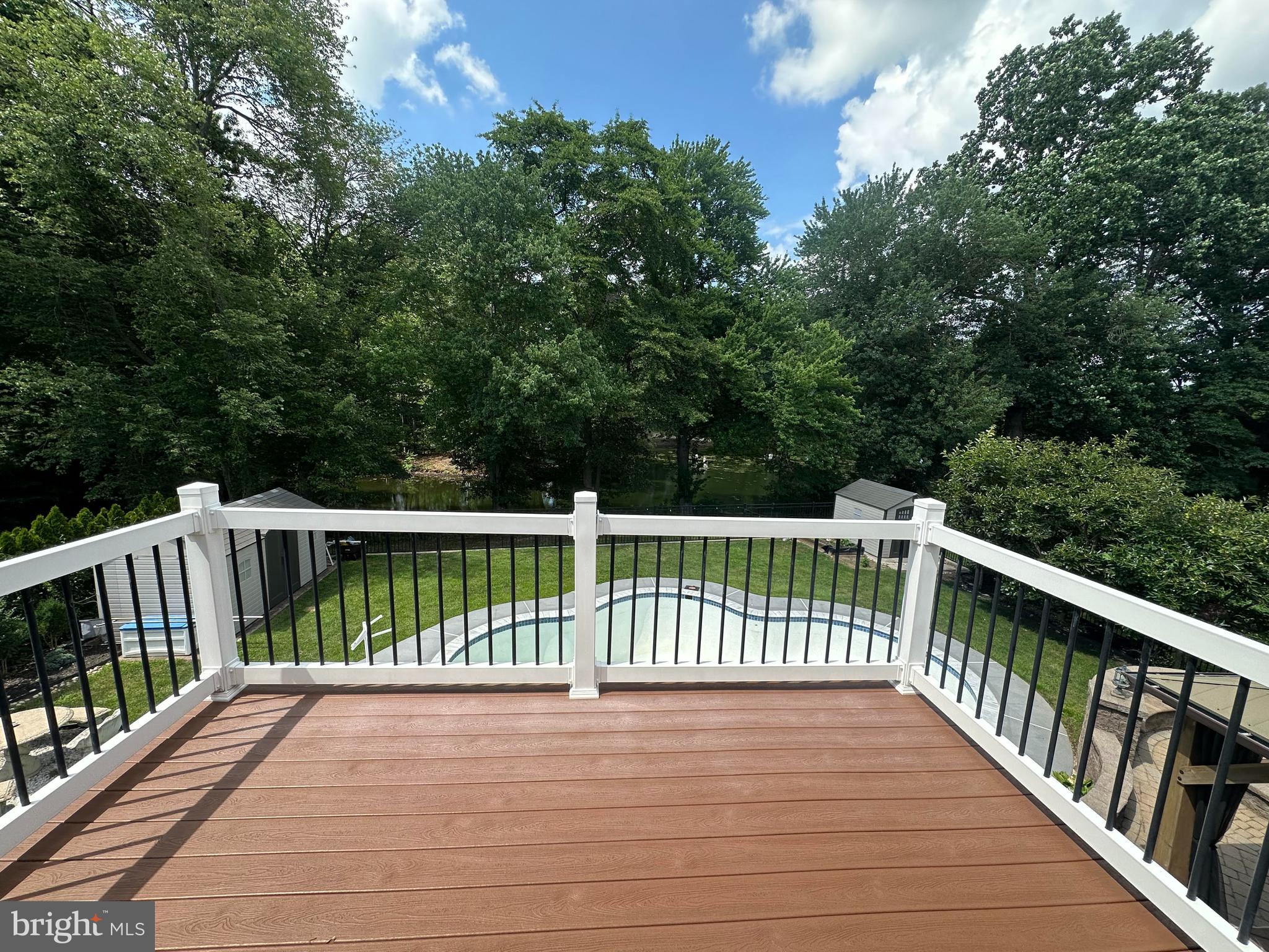 10 LAKEVIEW DRIVE