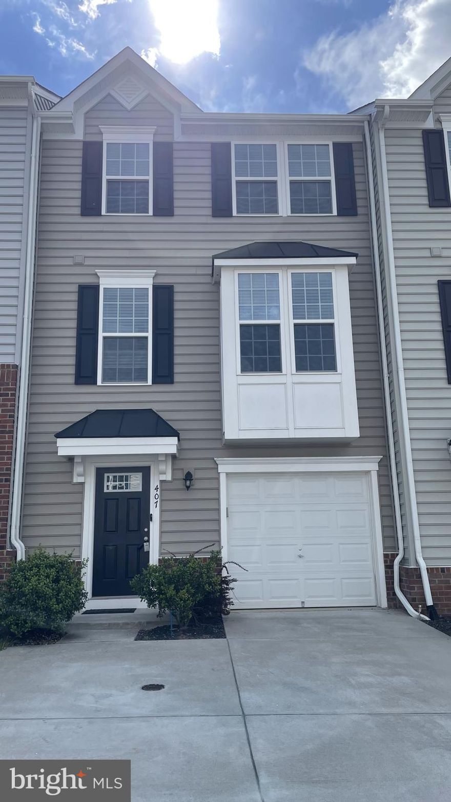 Beautiful 3-level townhouse in the amenity filled Rappahannock Landing Community. Open floor plan with 3 bedrooms, 2.5 bath and 1-car garage.  Amazing kitchen with granite counters, large island with room for seating, and stainless appliances. New carpet throughout. Deck off of kitchen and fenced back yard. Convenient upper level laundry room. The community center has an outdoor pool, exercise/fitness room, and playground. Use of all amenities is included in the rent. Located minutes from VRE, I95 and historic downtown Fredericksburg.
