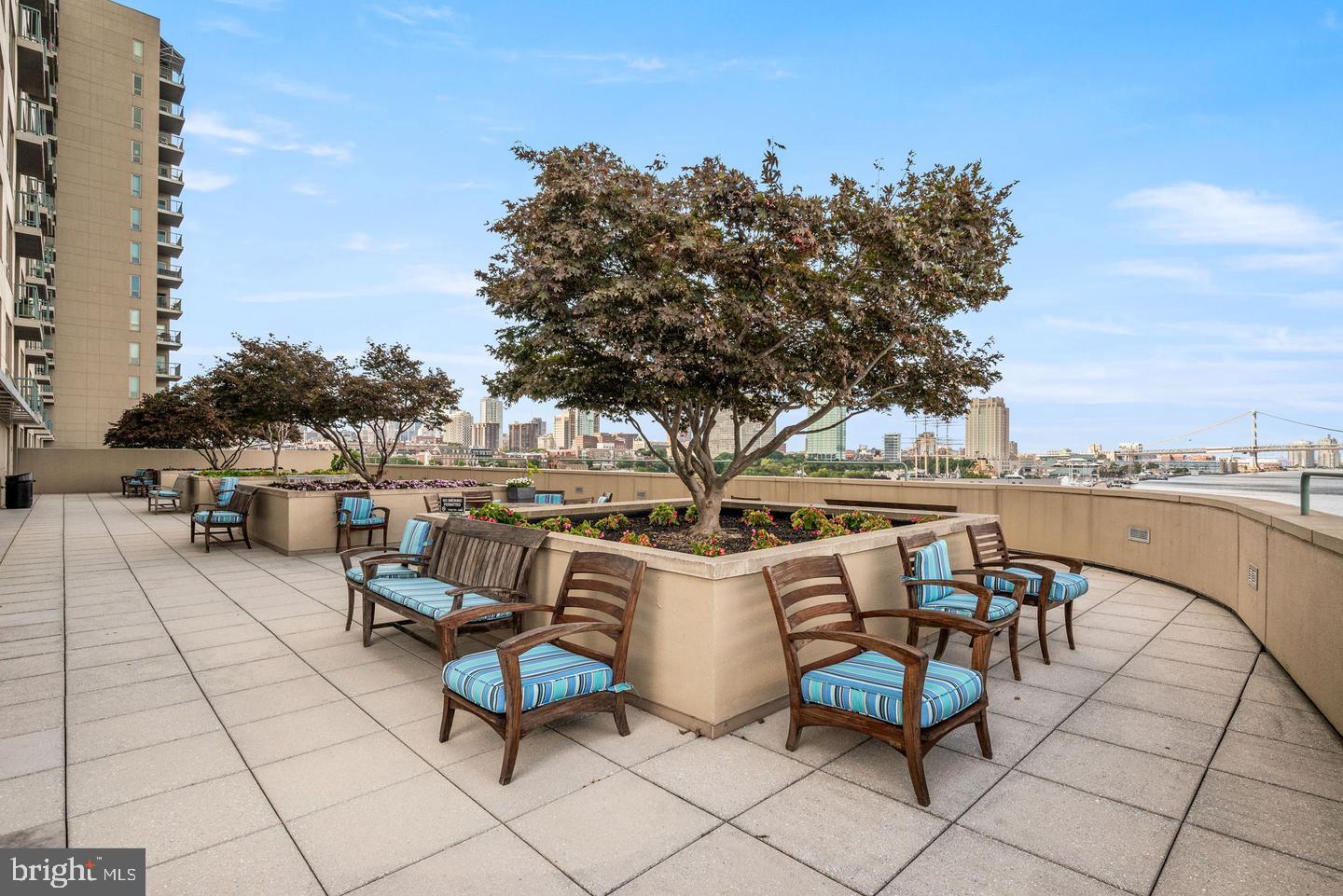 DOCKSIDE CONDOMINIUM - Residential