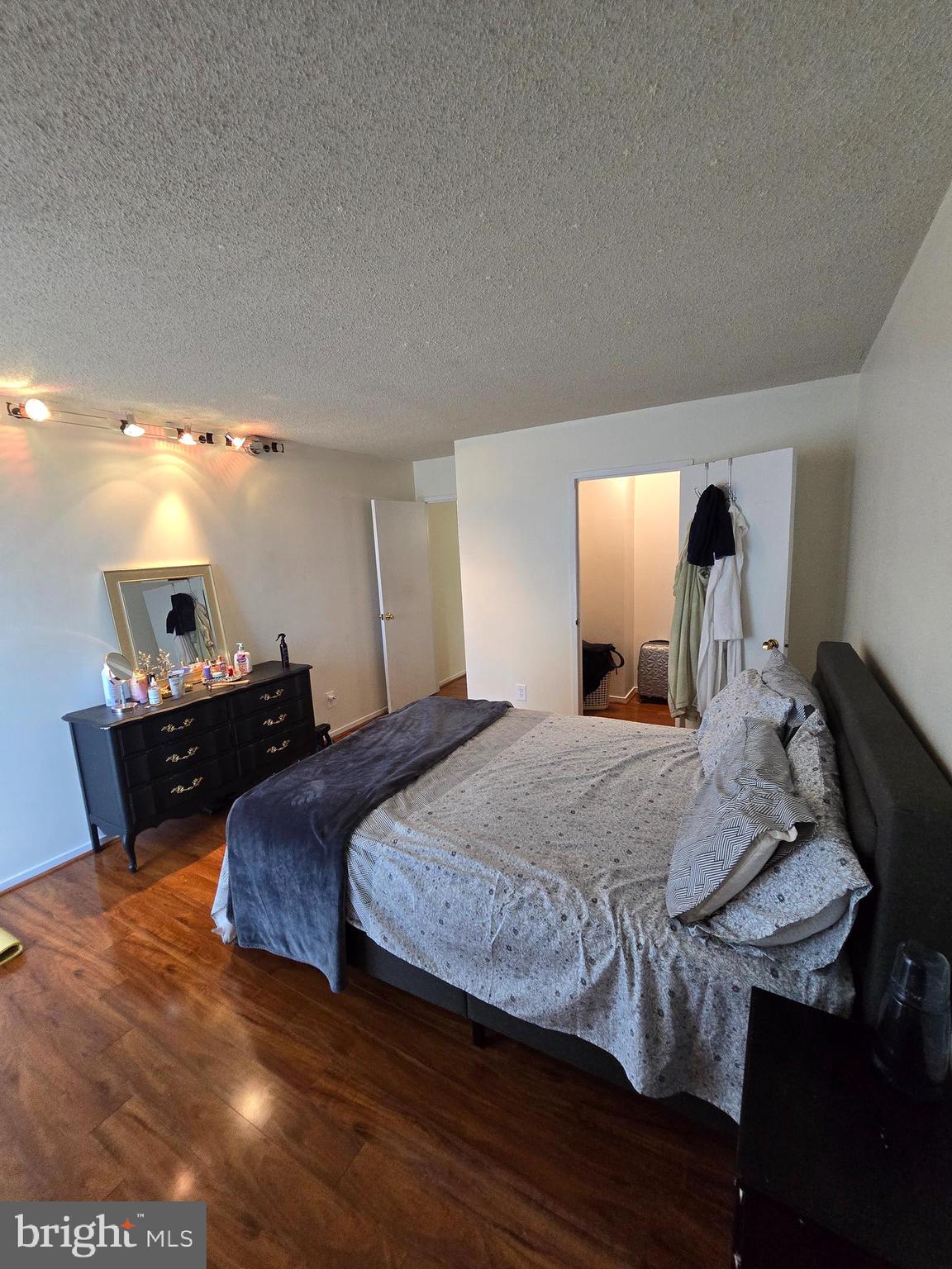 IDYLWOOD TOWERS CONDO - Residential