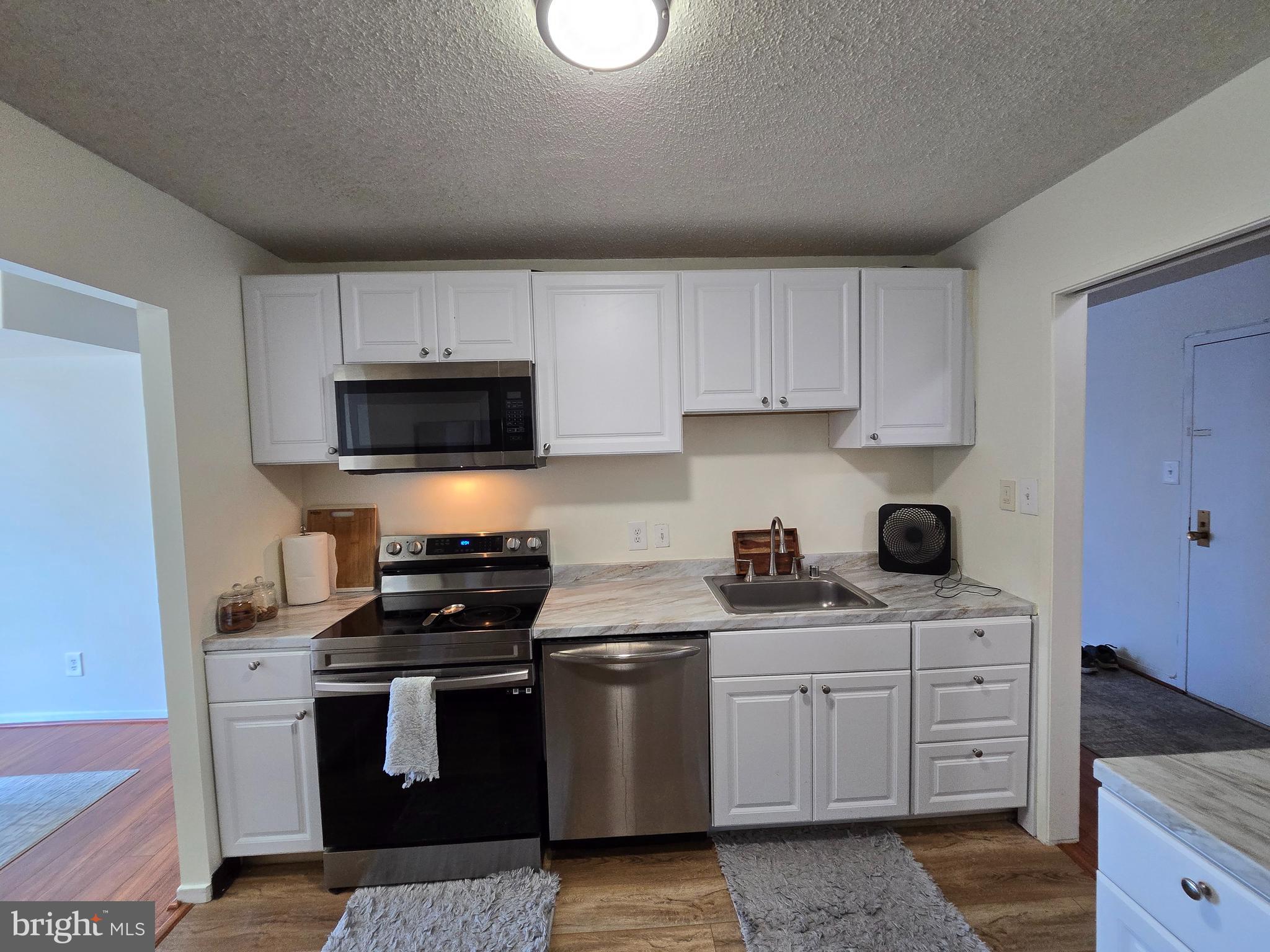 IDYLWOOD TOWERS CONDO - Residential