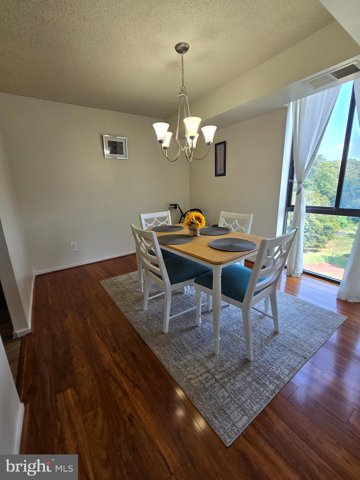 IDYLWOOD TOWERS CONDO - Residential