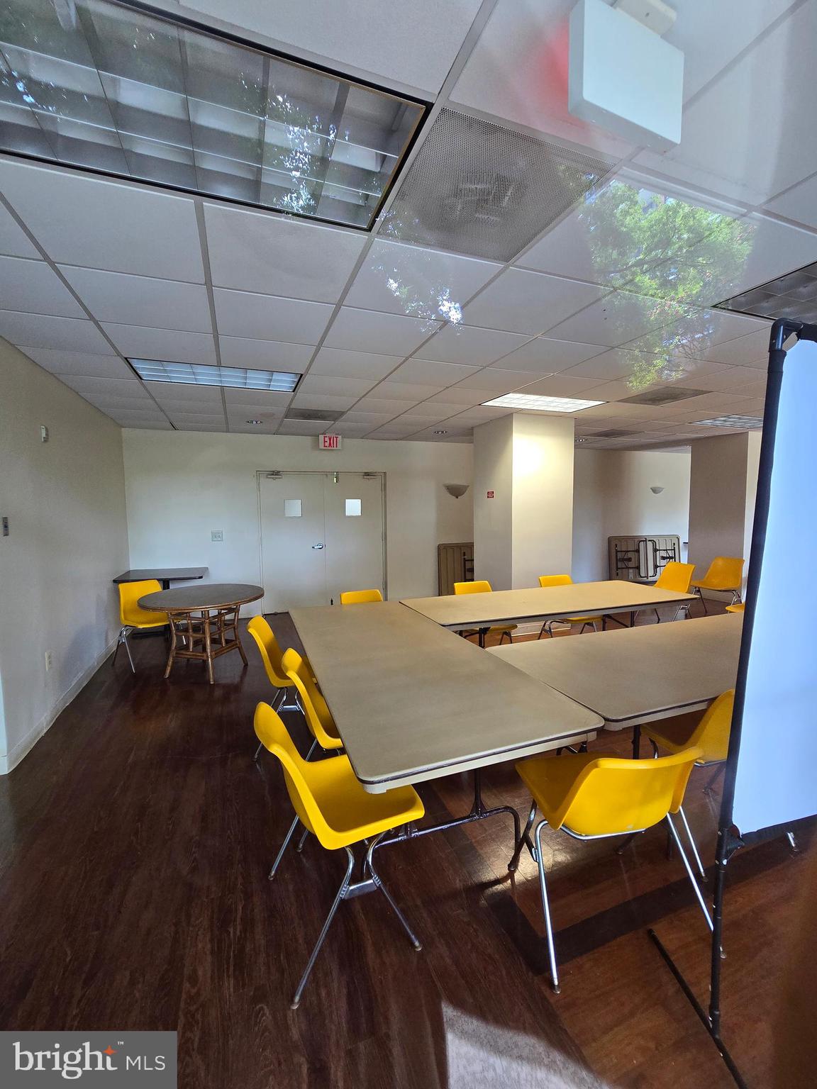 IDYLWOOD TOWERS CONDO - Residential