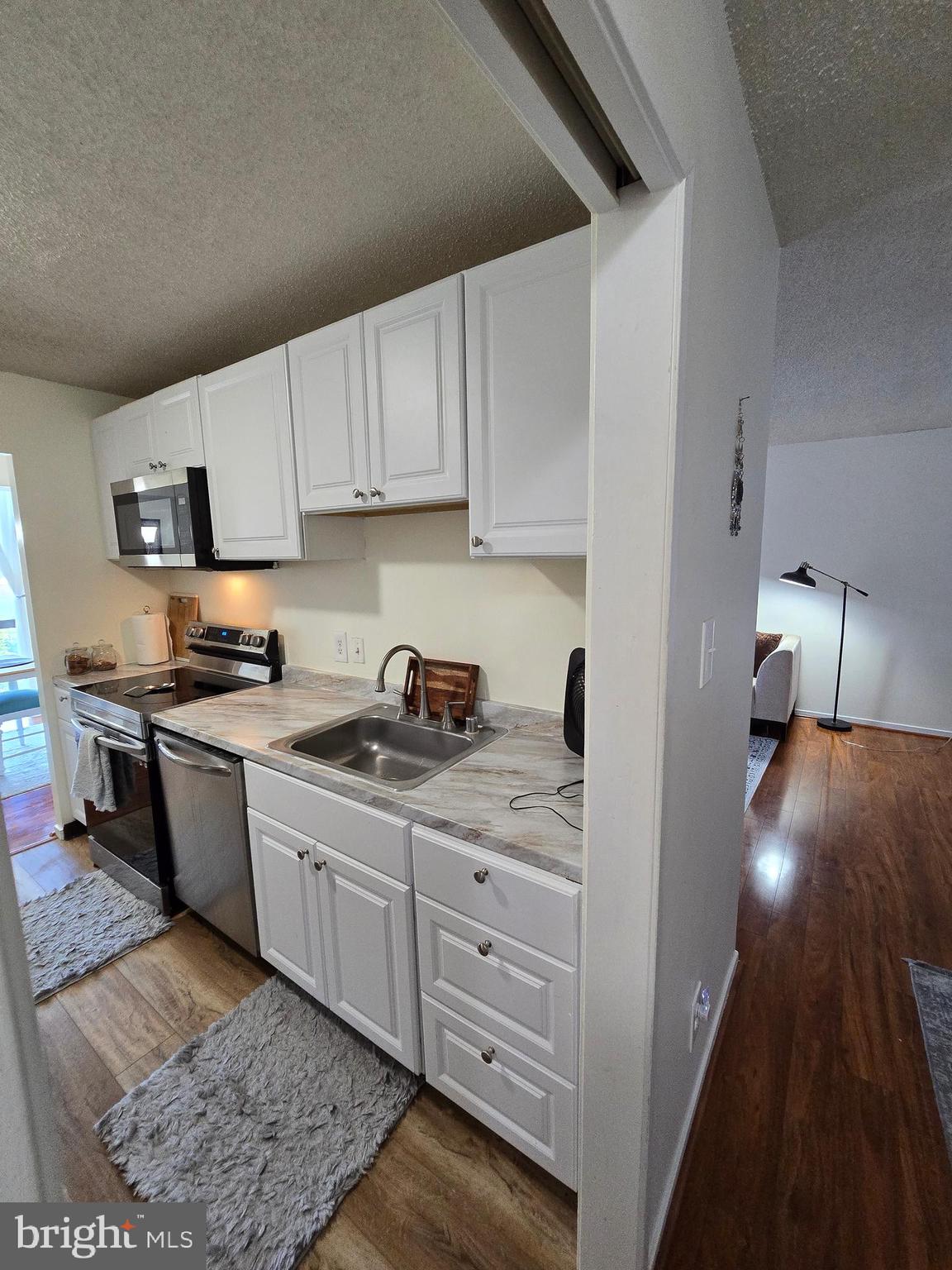 IDYLWOOD TOWERS CONDO - Residential