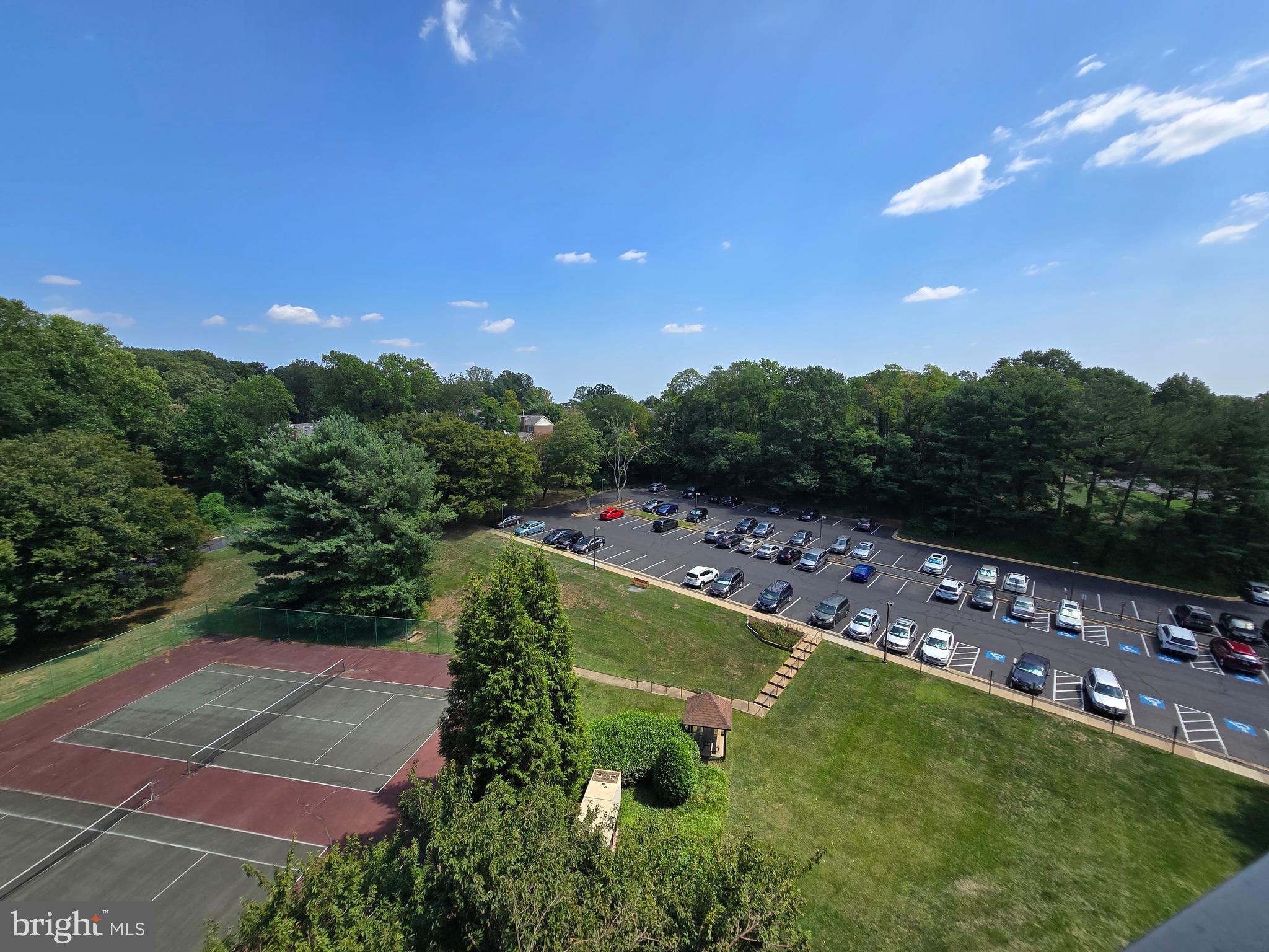 IDYLWOOD TOWERS CONDO - Residential