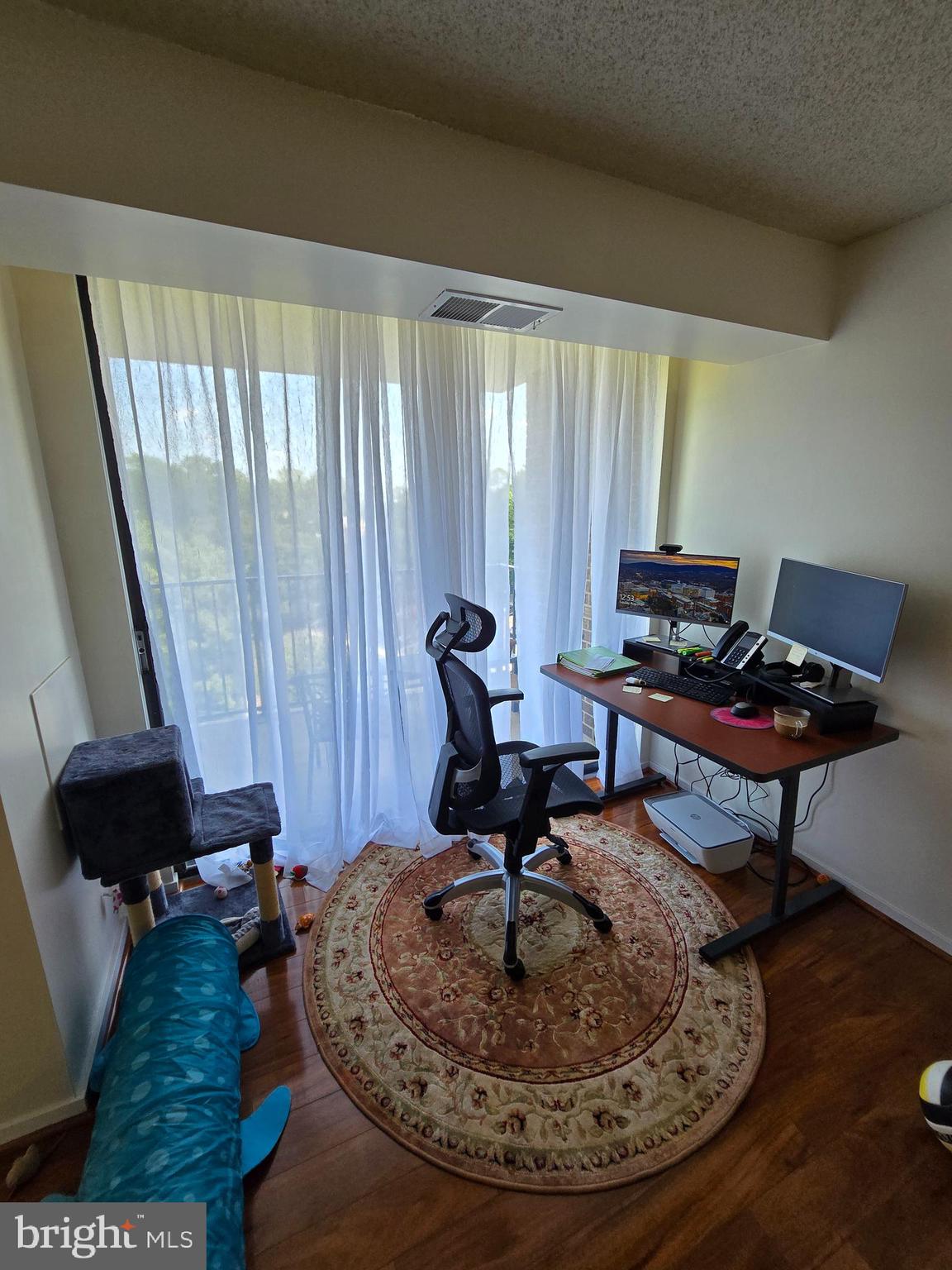 IDYLWOOD TOWERS CONDO - Residential