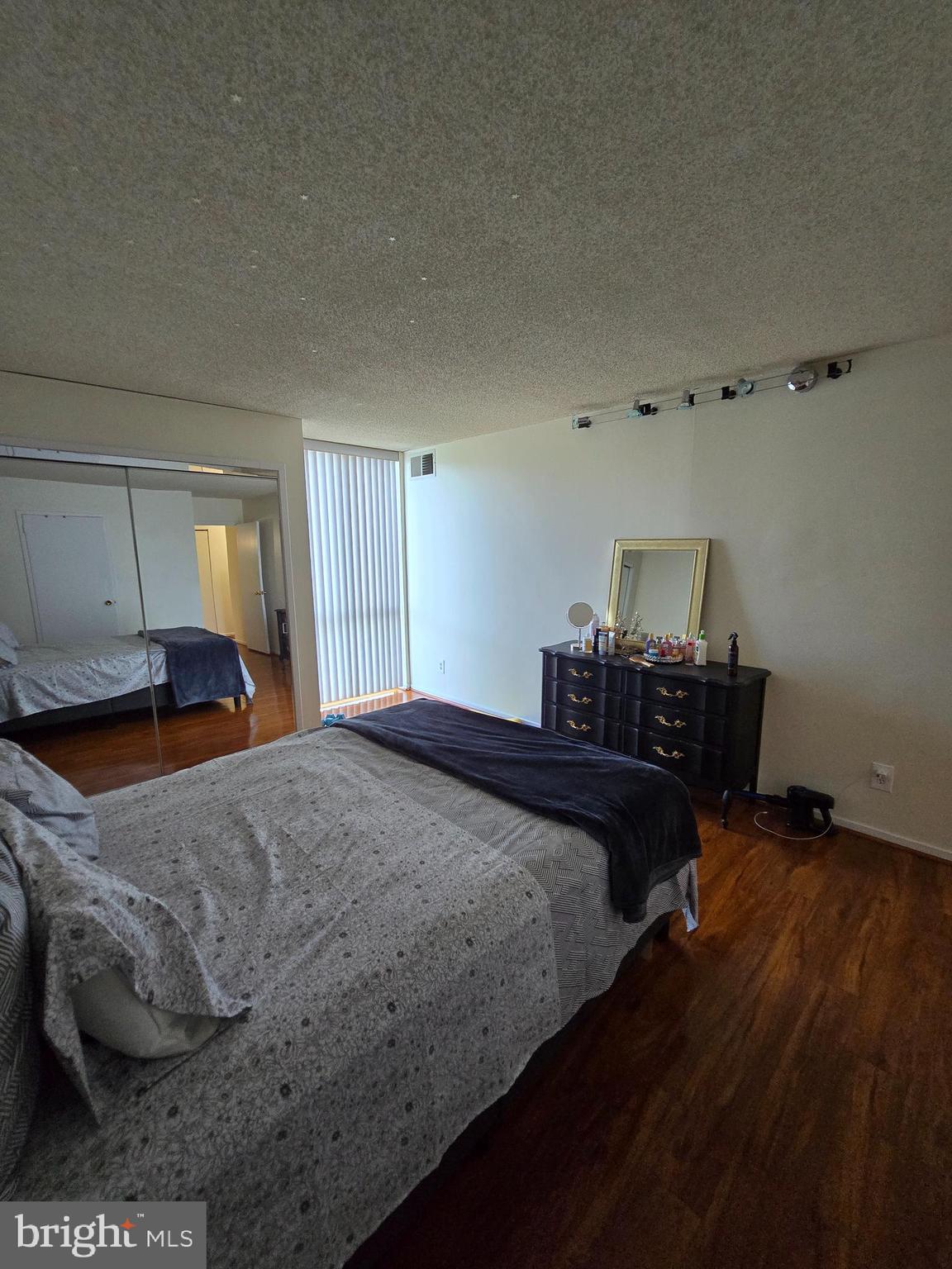 IDYLWOOD TOWERS CONDO - Residential