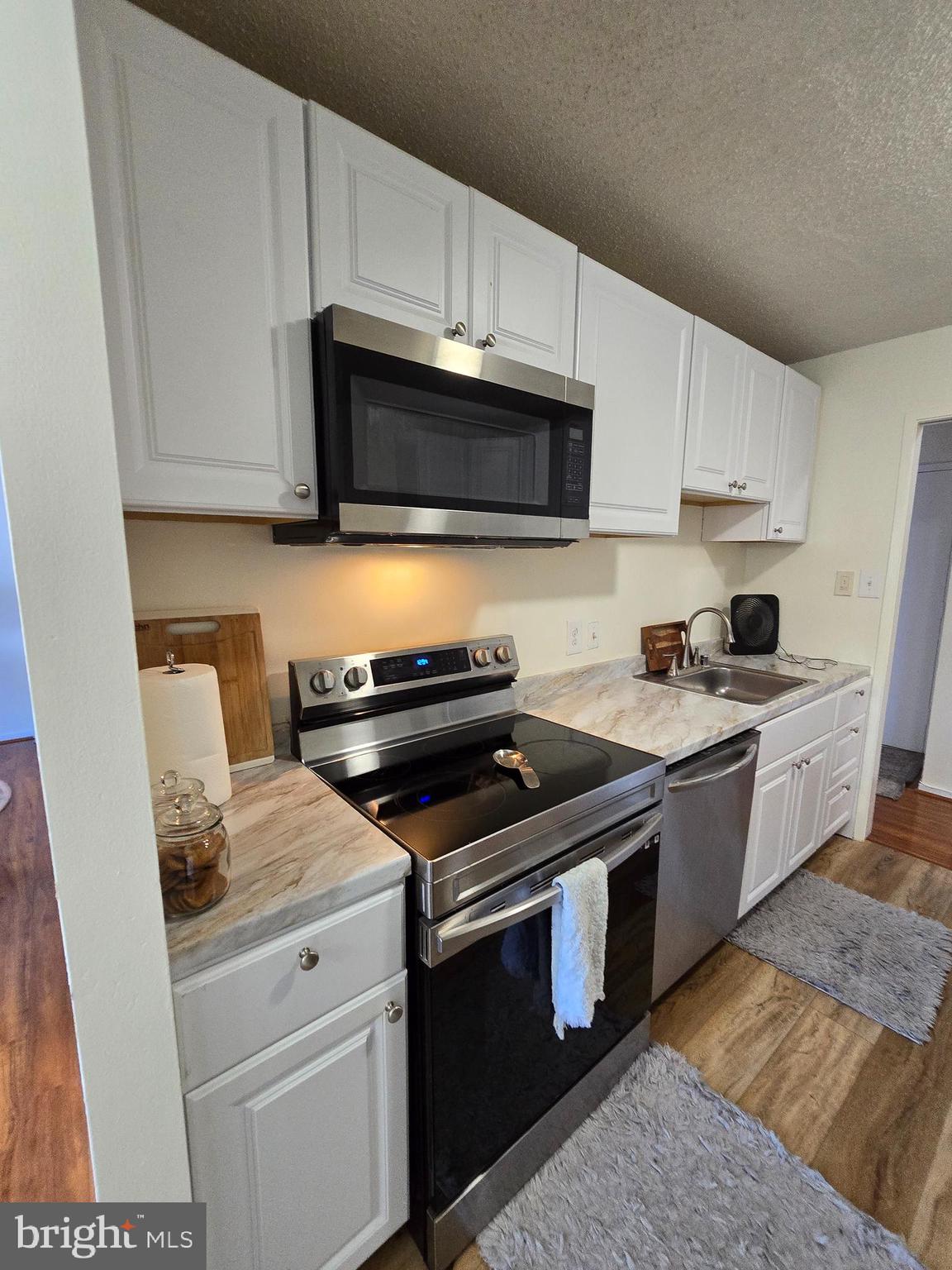 IDYLWOOD TOWERS CONDO - Residential