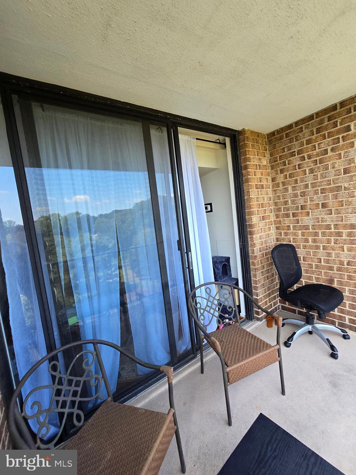 IDYLWOOD TOWERS CONDO - Residential