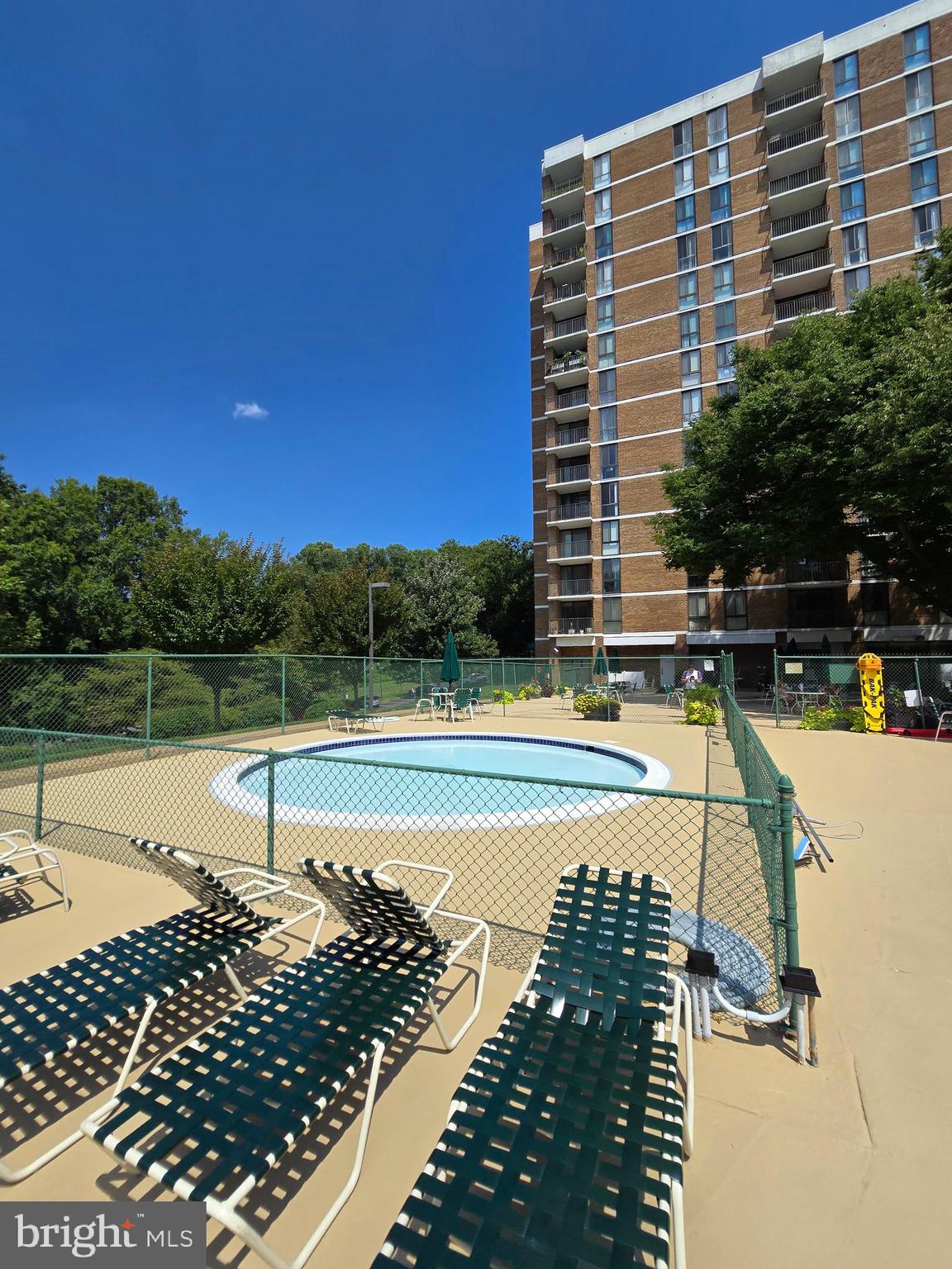 IDYLWOOD TOWERS CONDO - Residential