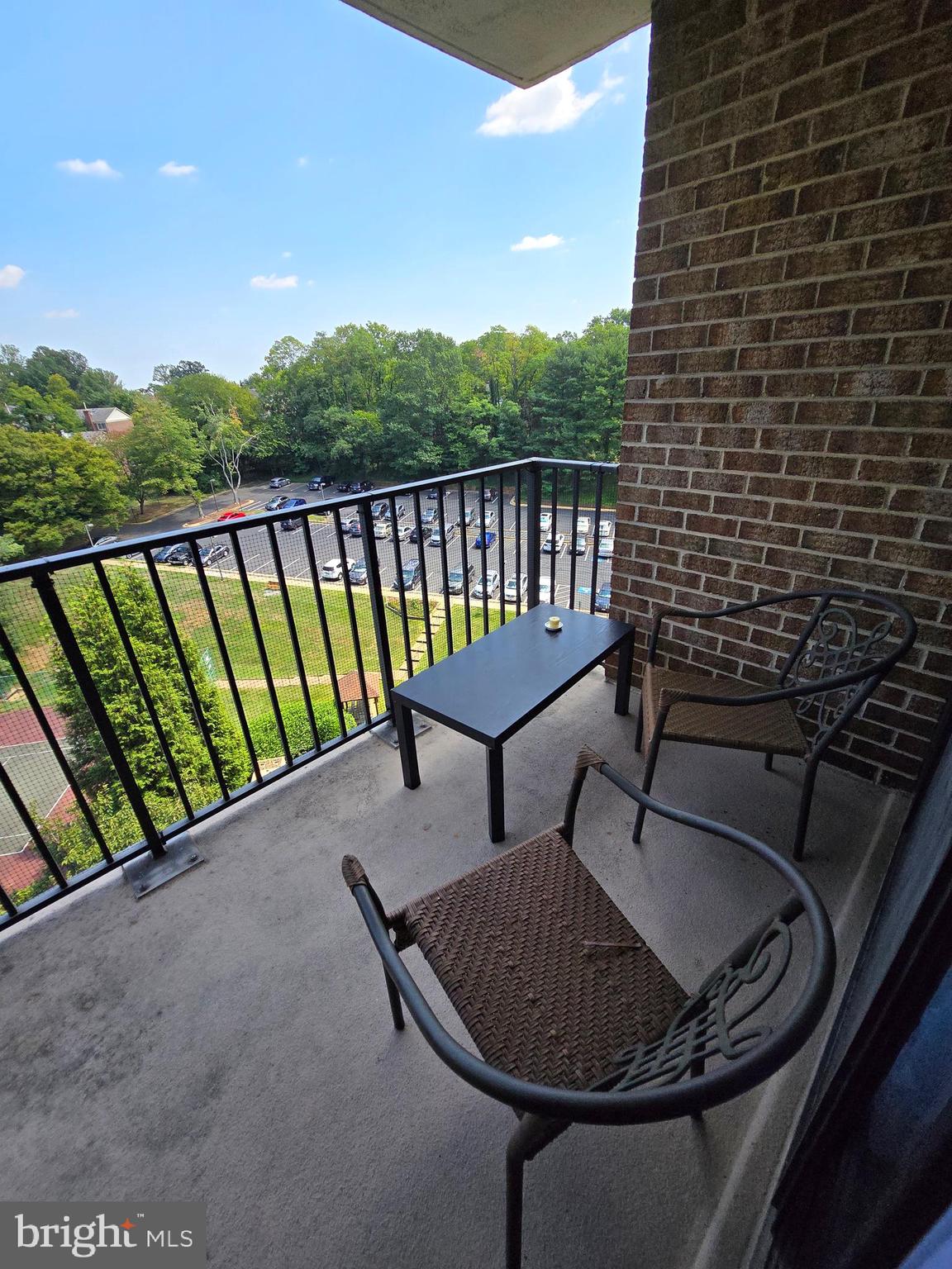 IDYLWOOD TOWERS CONDO - Residential