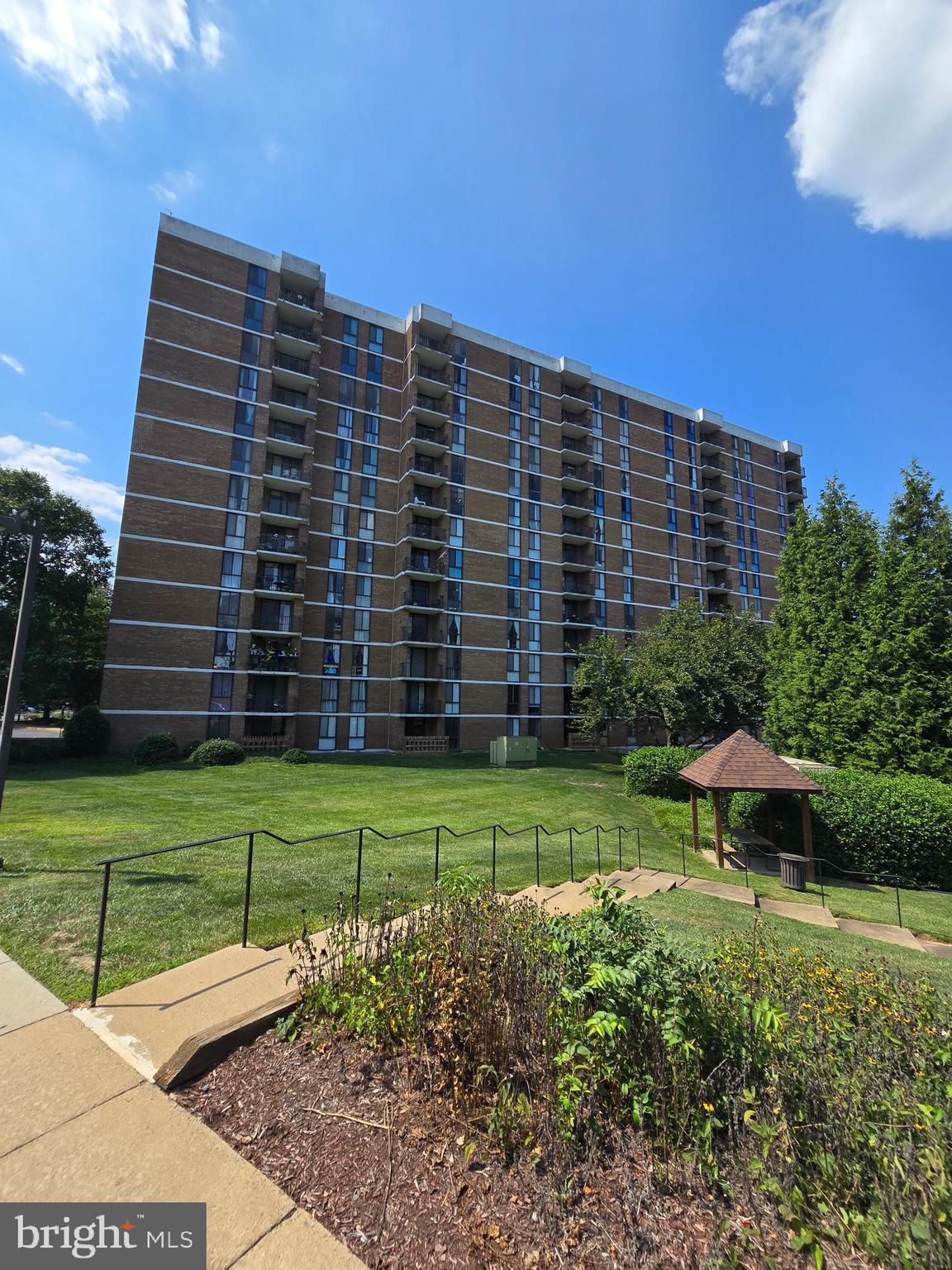 IDYLWOOD TOWERS CONDO - Residential