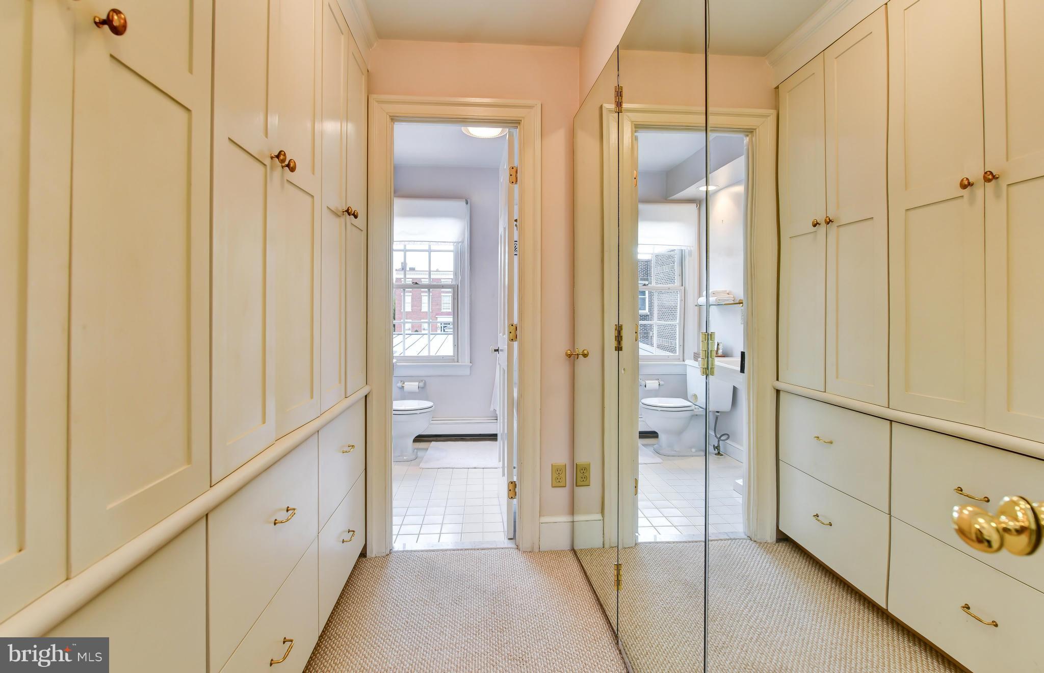 OLD TOWN ALEXANDRIA - Residential