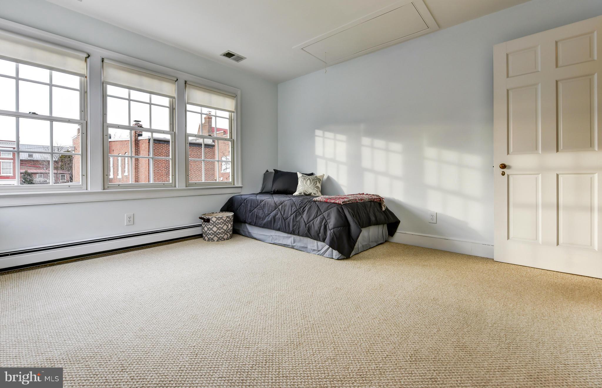 OLD TOWN ALEXANDRIA - Residential