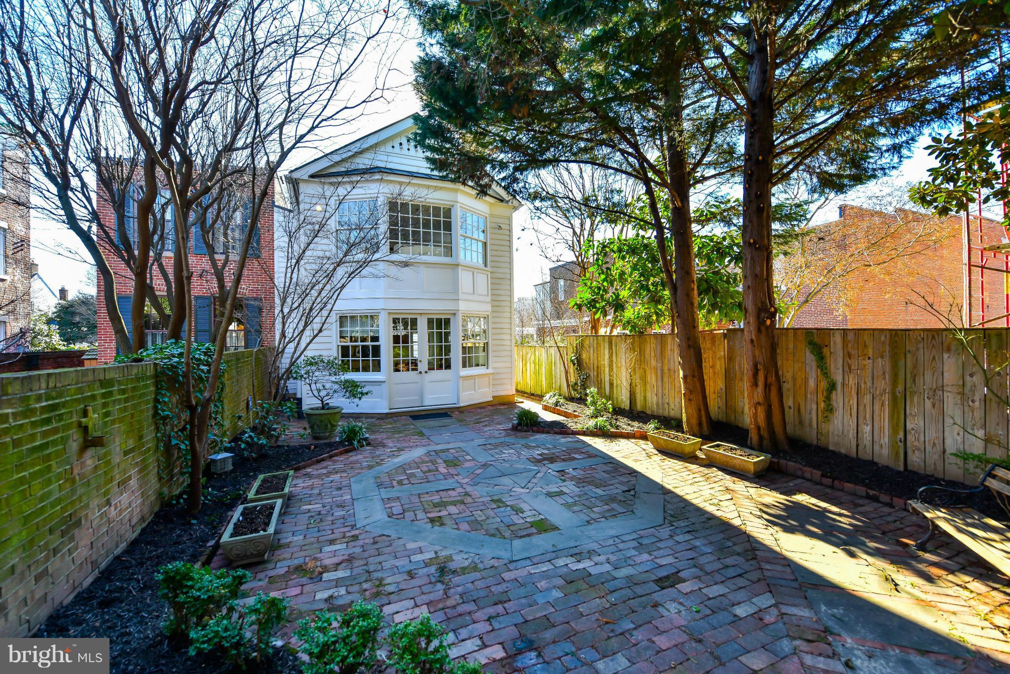 OLD TOWN ALEXANDRIA - Residential