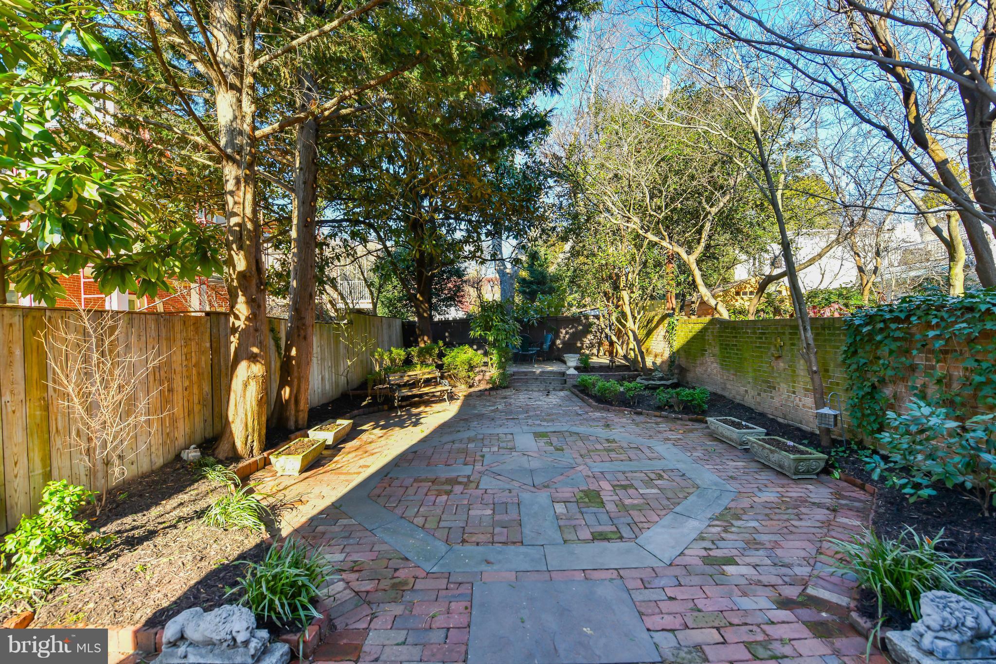 OLD TOWN ALEXANDRIA - Residential