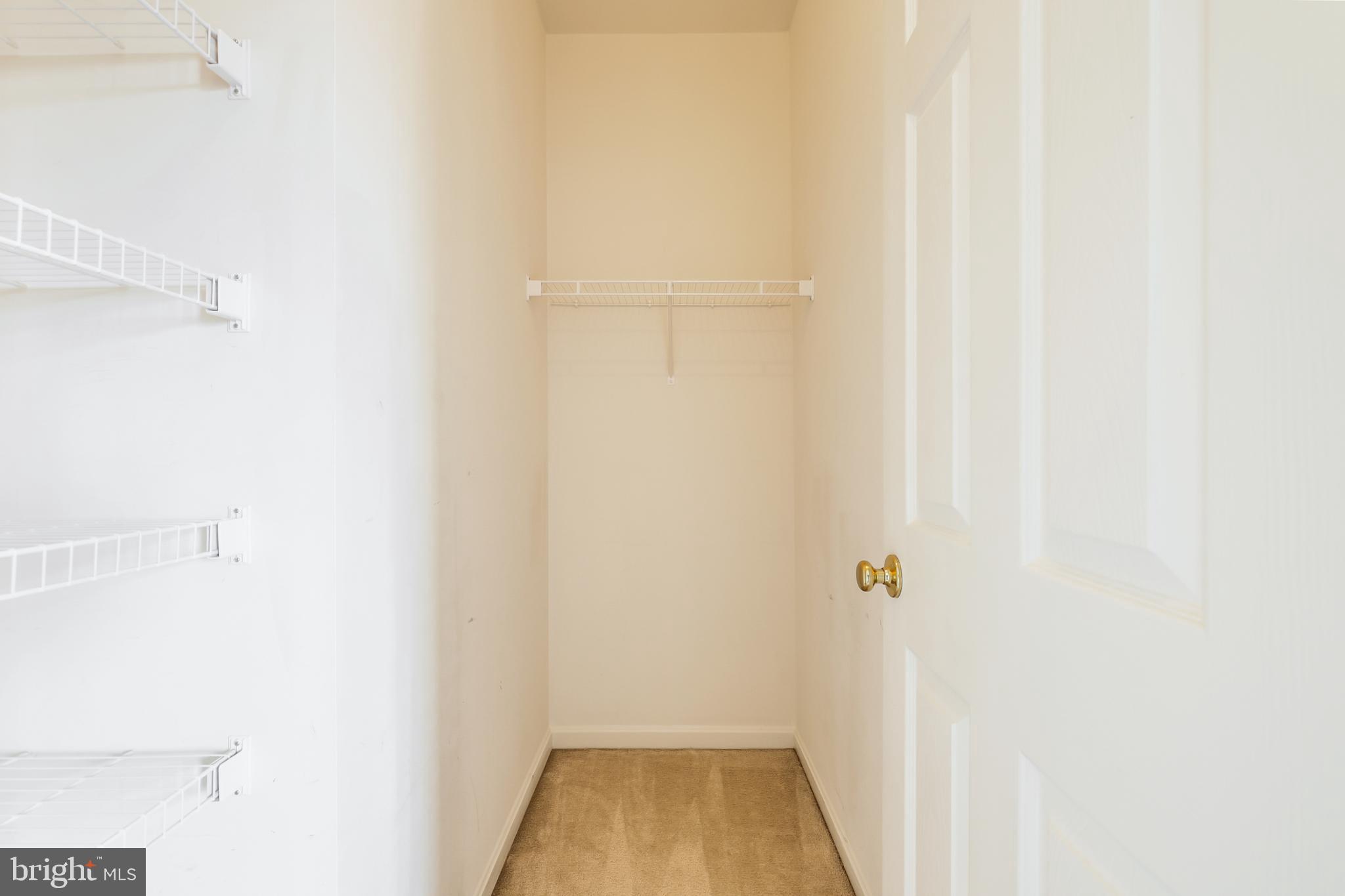 BROAD RUN OAKS - Residential