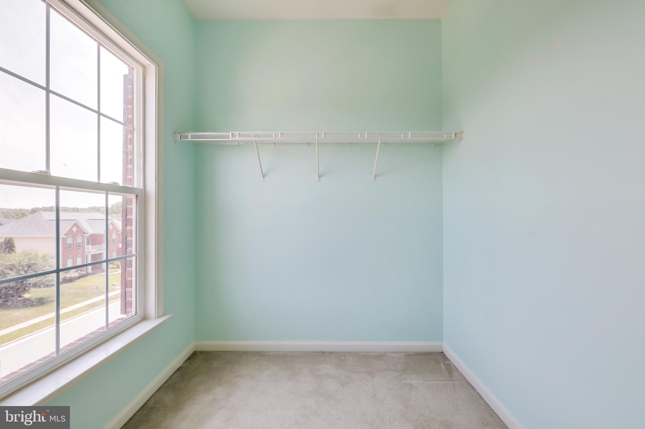 BROAD RUN OAKS - Residential