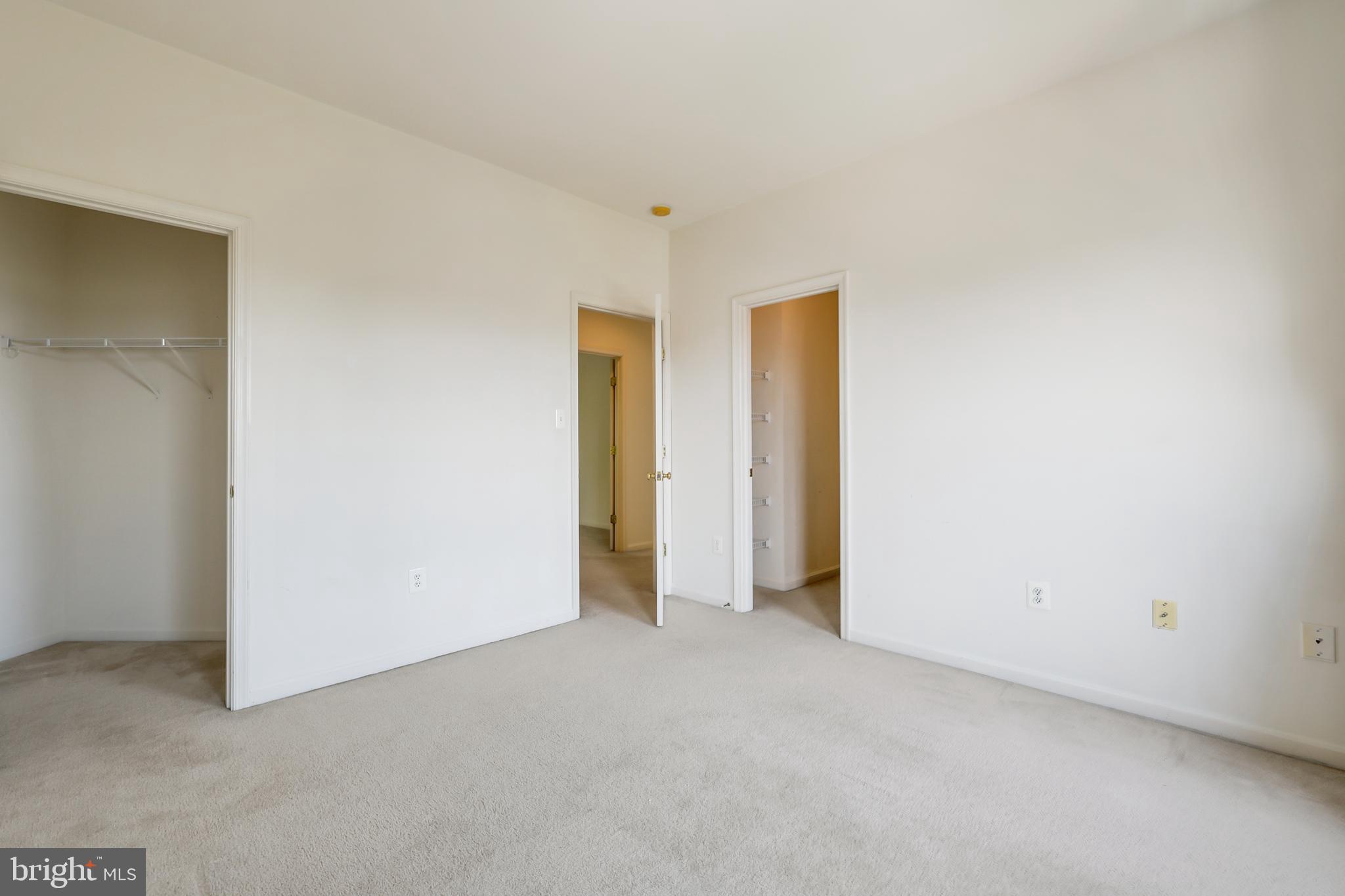 BROAD RUN OAKS - Residential