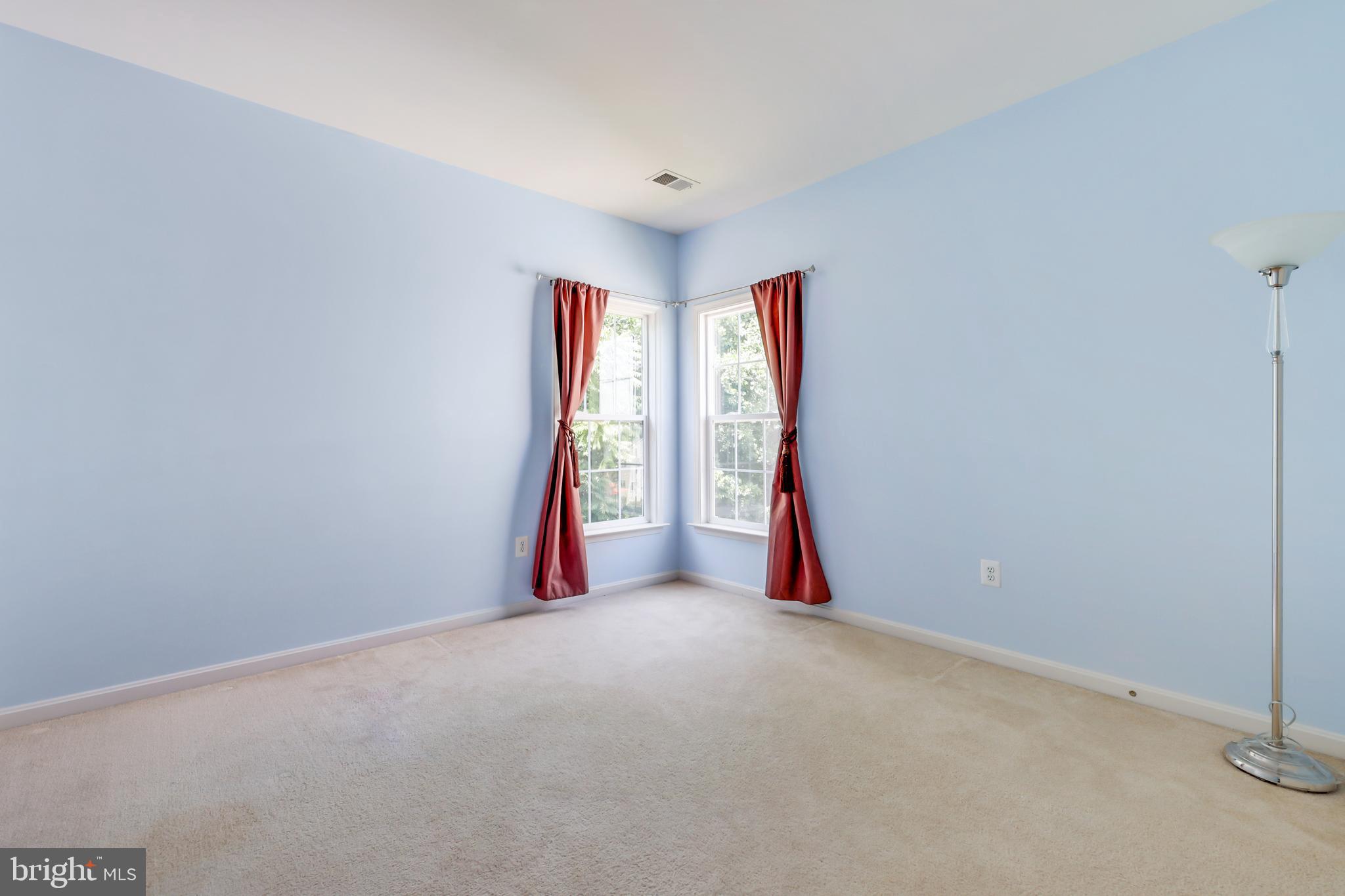 BROAD RUN OAKS - Residential