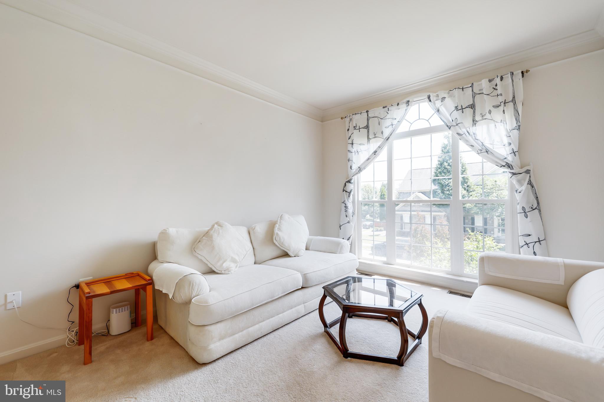 BROAD RUN OAKS - Residential