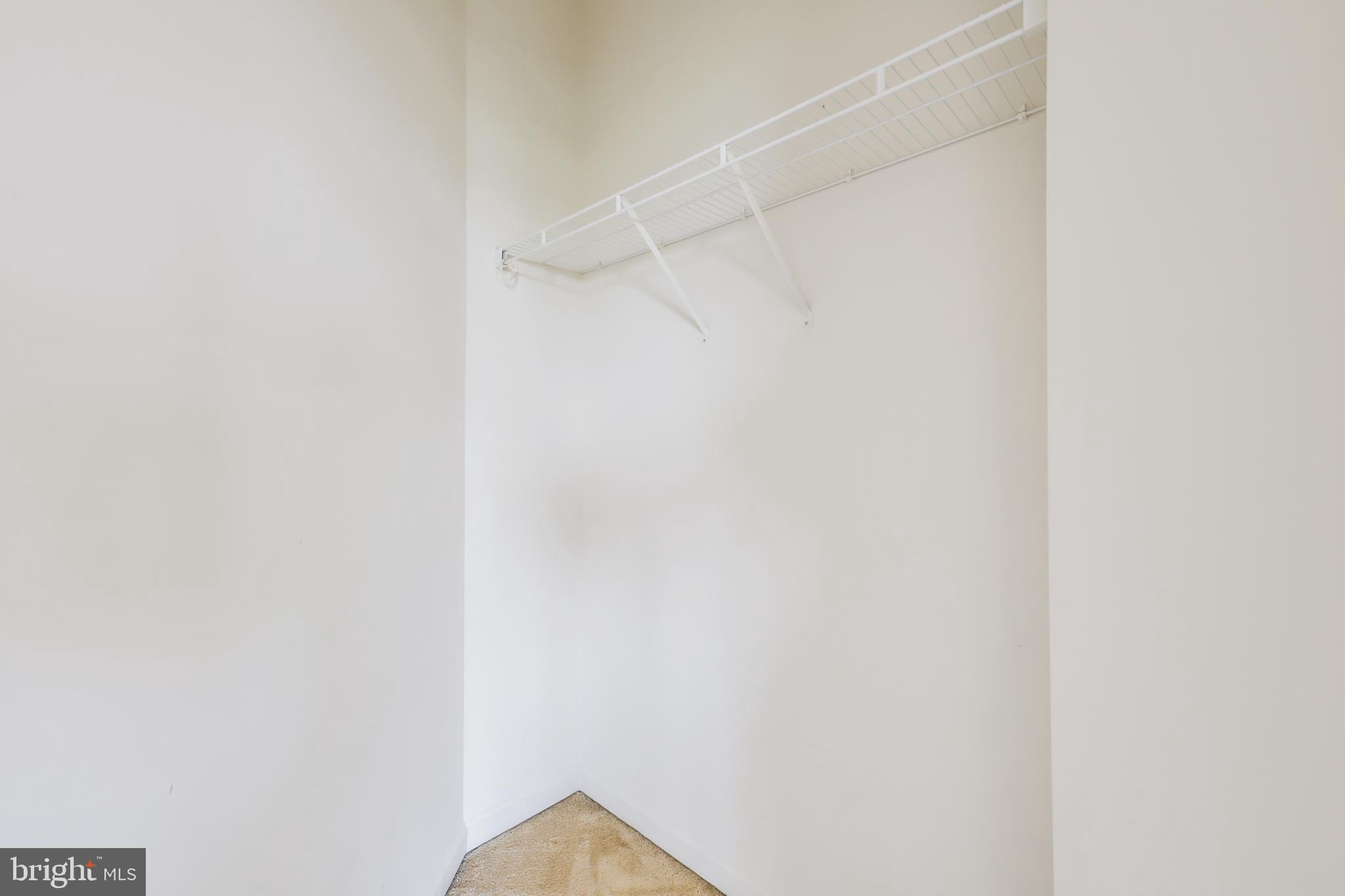 BROAD RUN OAKS - Residential