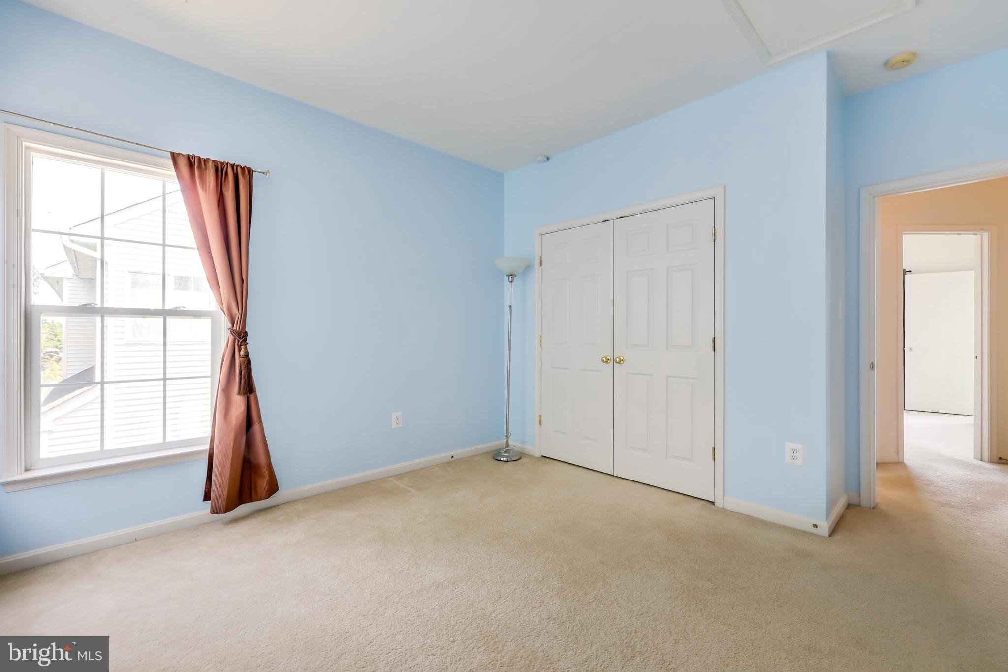 BROAD RUN OAKS - Residential