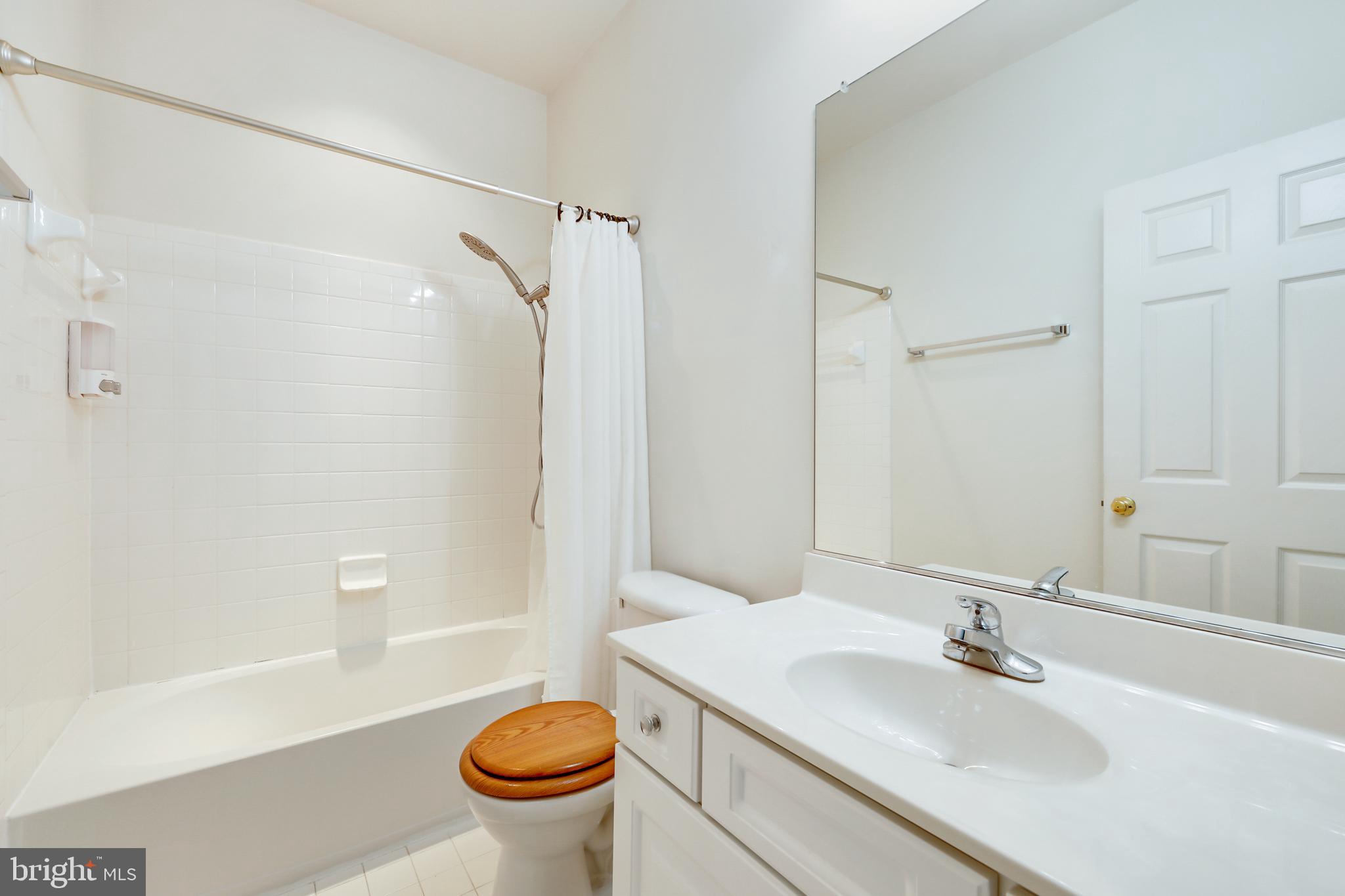 BROAD RUN OAKS - Residential