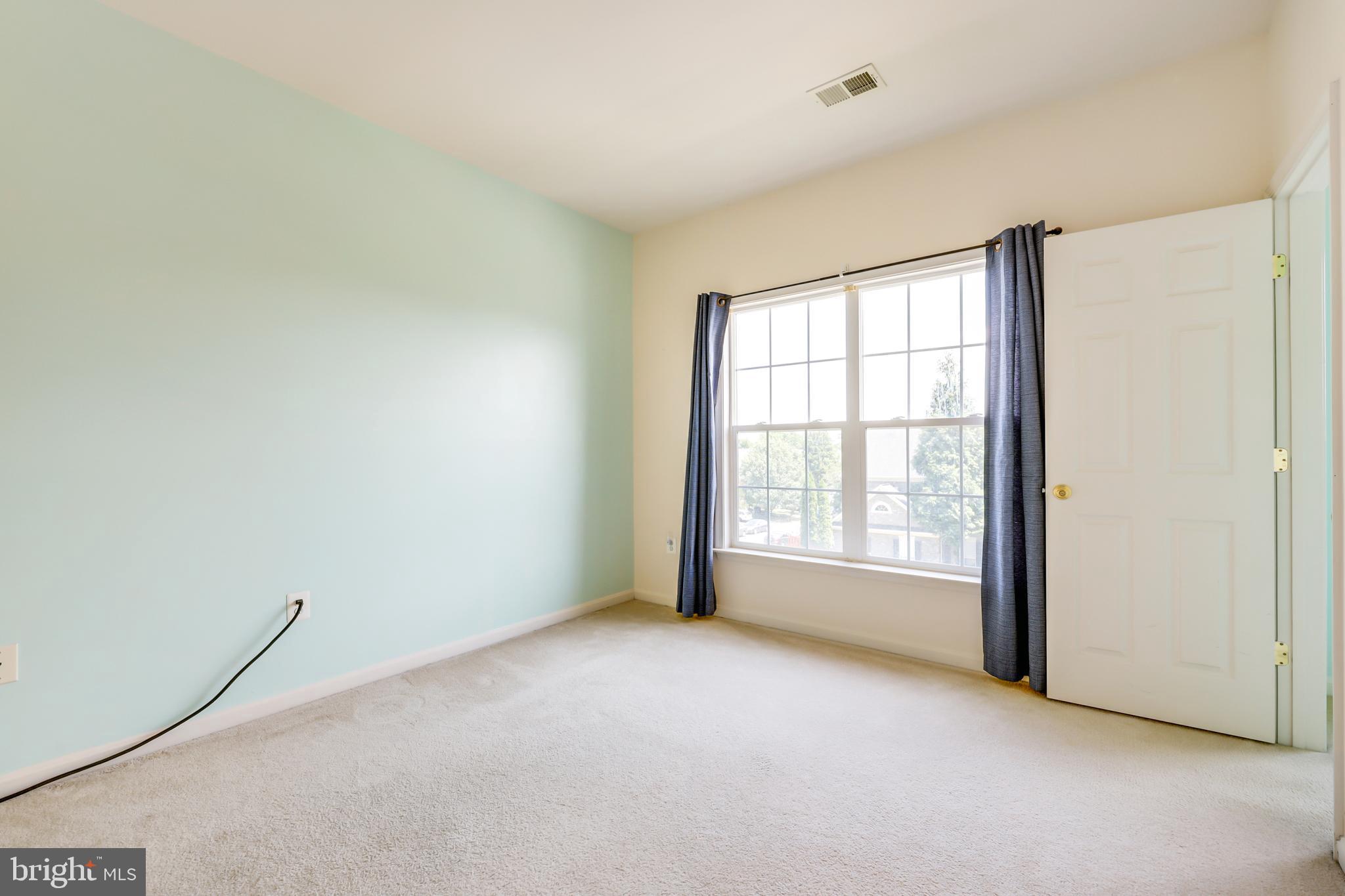 BROAD RUN OAKS - Residential