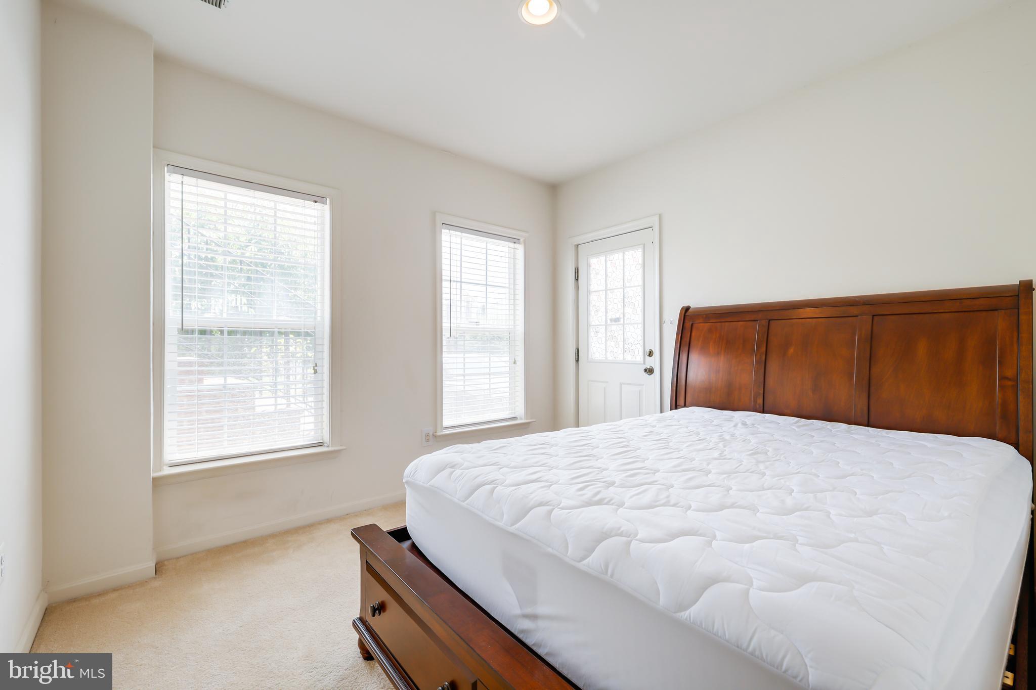 BROAD RUN OAKS - Residential