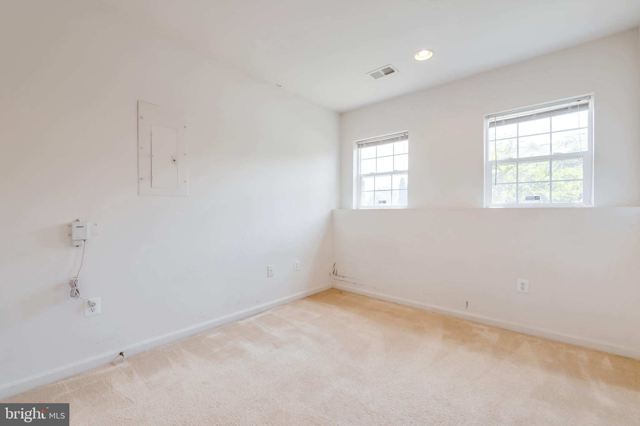 BROAD RUN OAKS - Residential