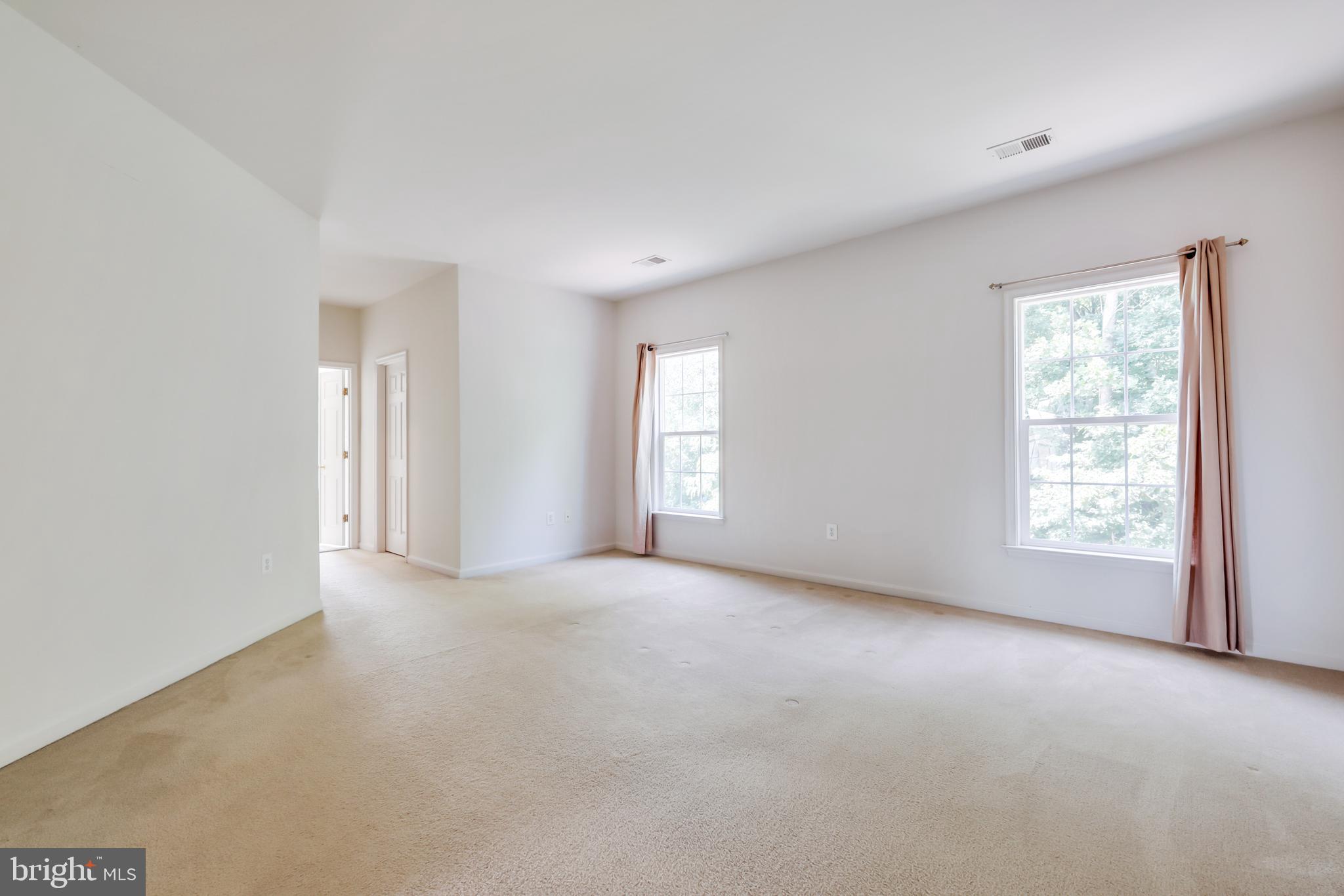 BROAD RUN OAKS - Residential